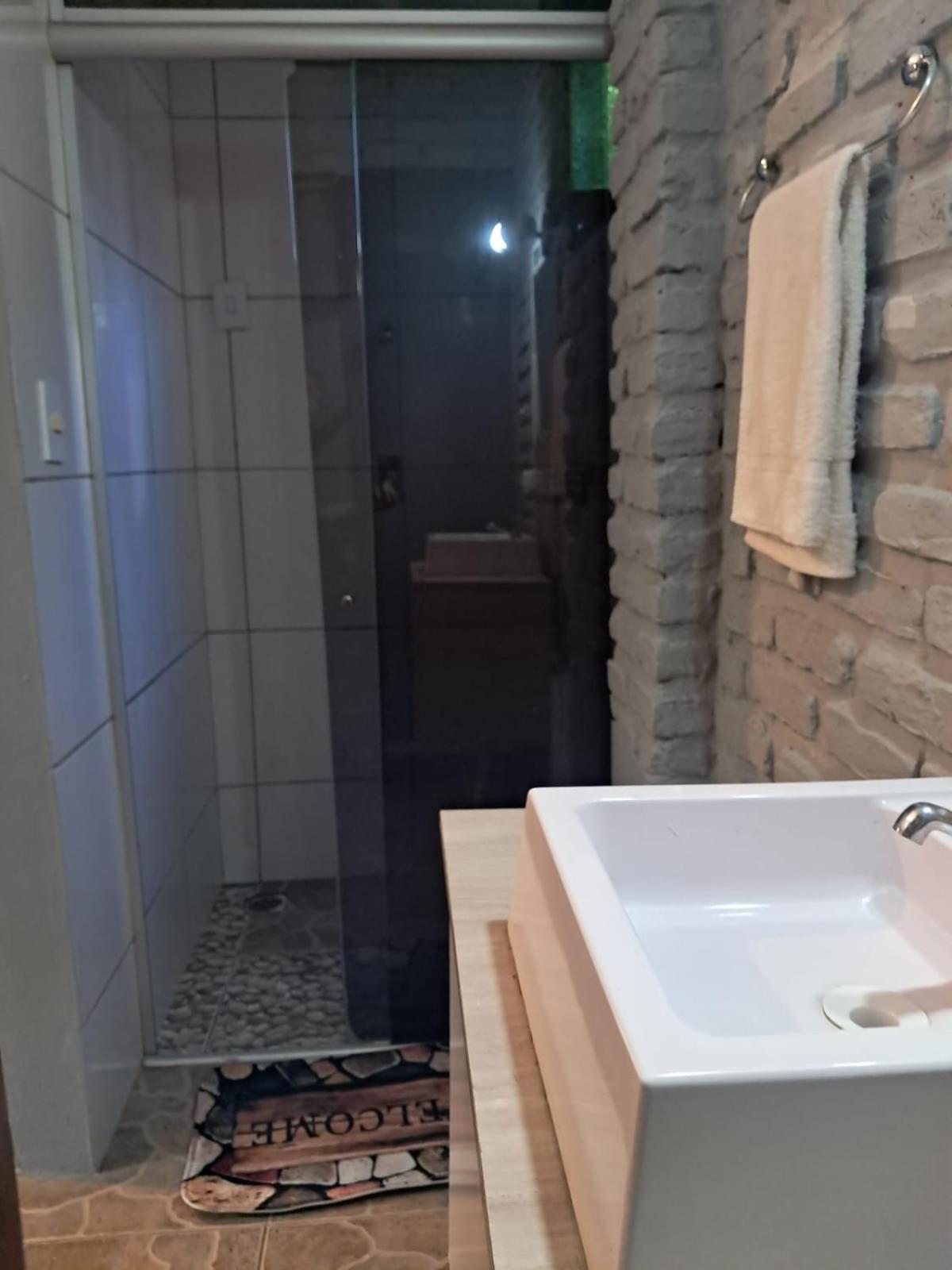 Quarto Triplo com Banheiro Privativo