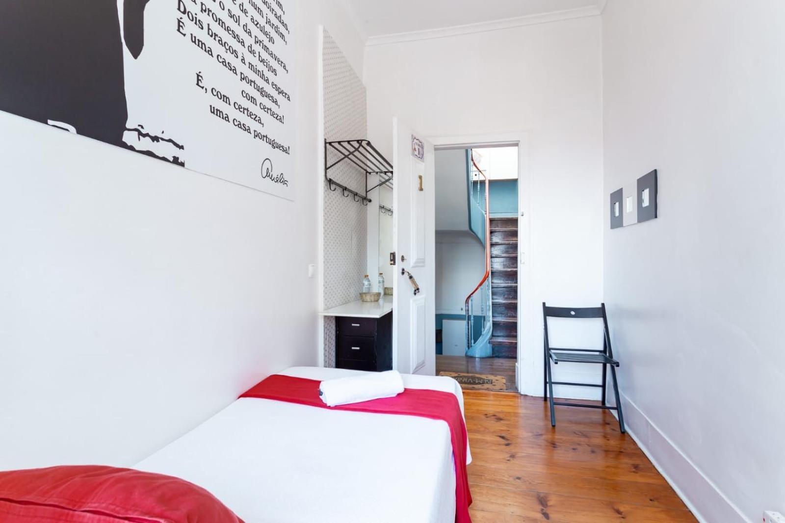 Quarto Individual com Banheiro Compartilhado