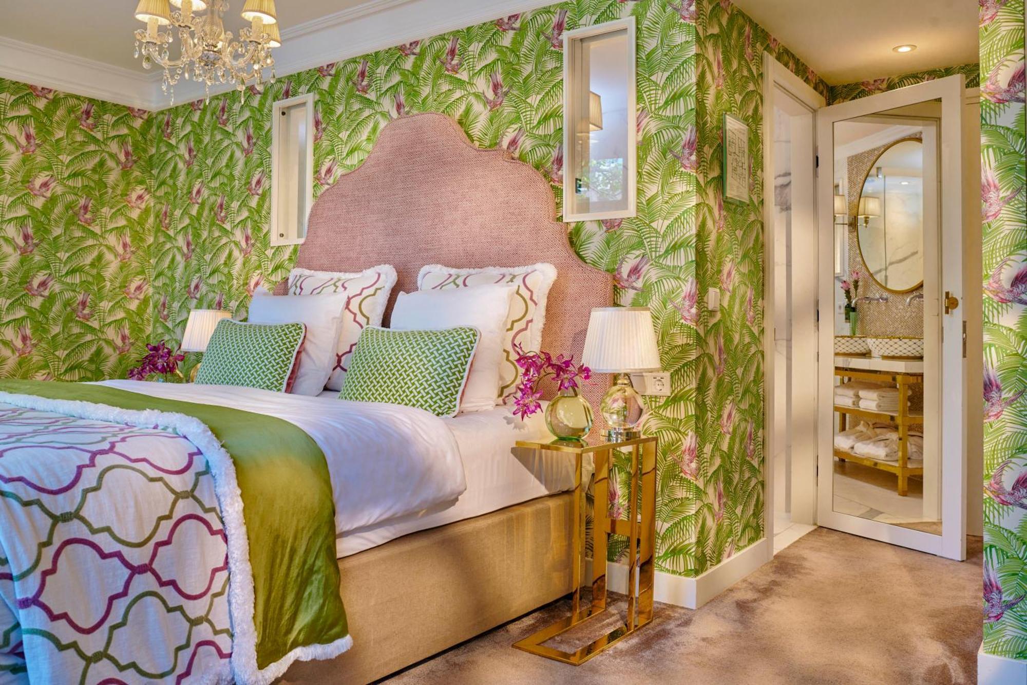Deluxe Tweepersoonskamer met 1 of 2 Bedden en Uitzicht op de Gracht