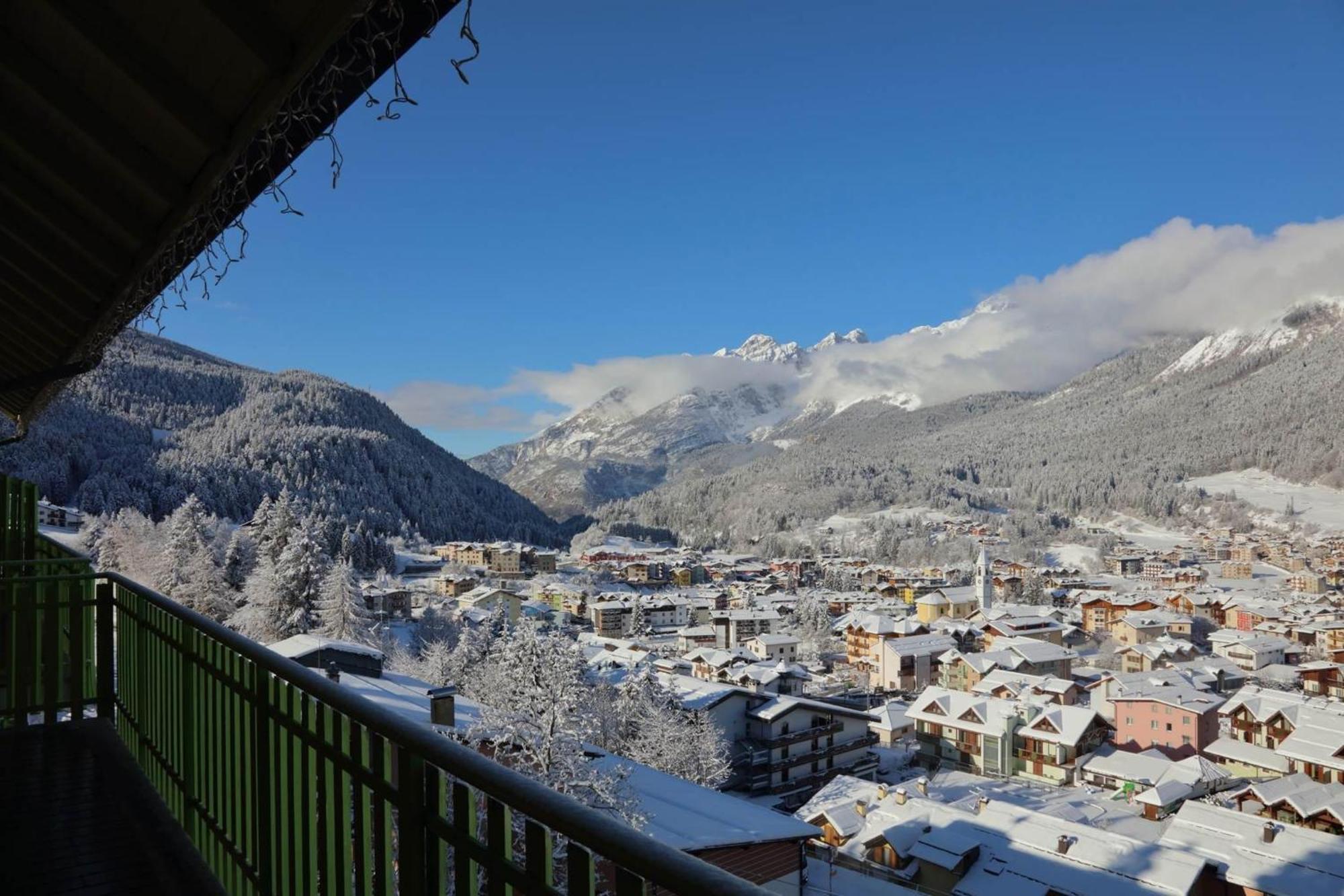 Camera Familiare con Vista Montagna