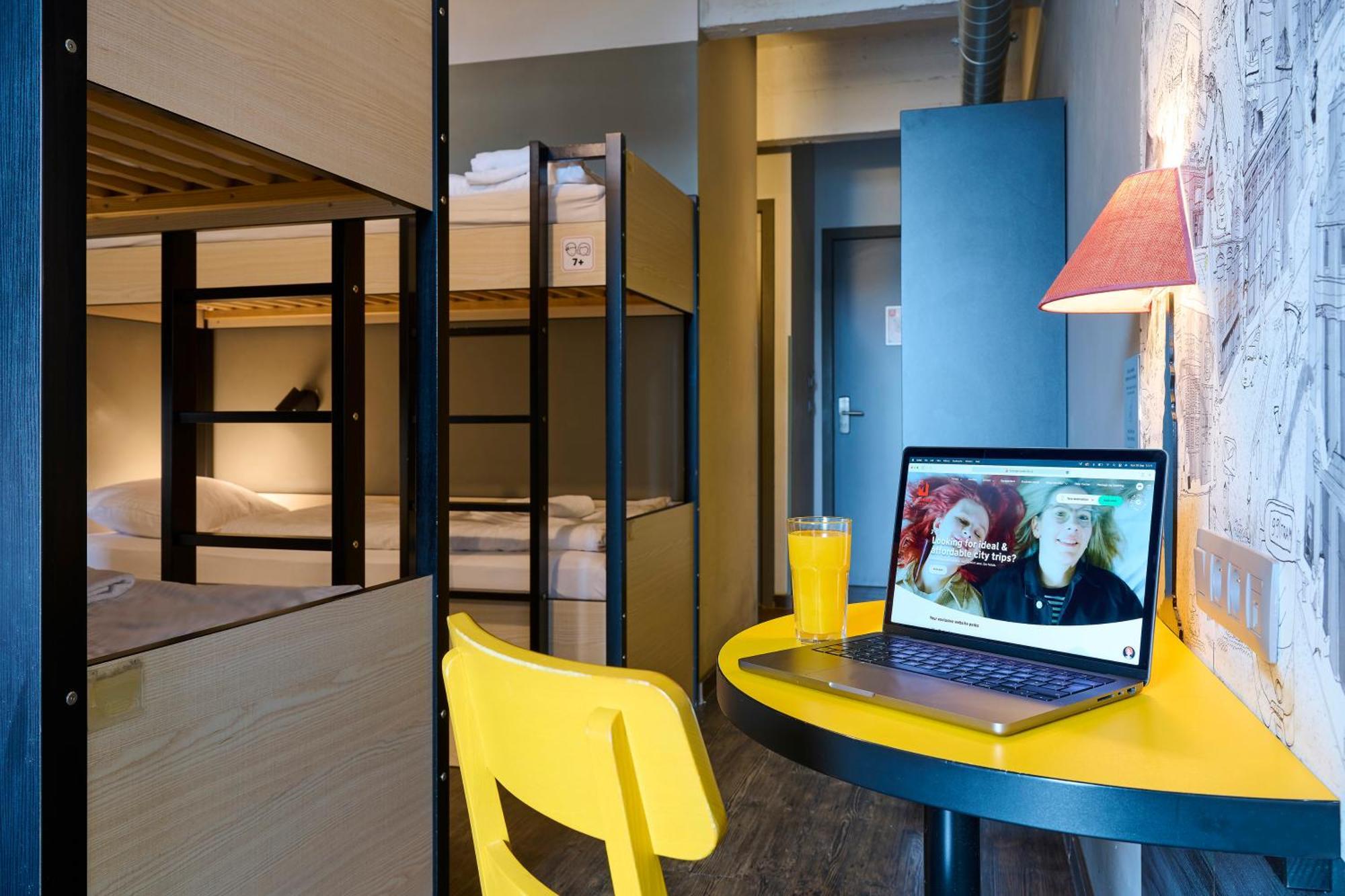 Bed op een Vrouwenslaapzaal met 6 Bedden