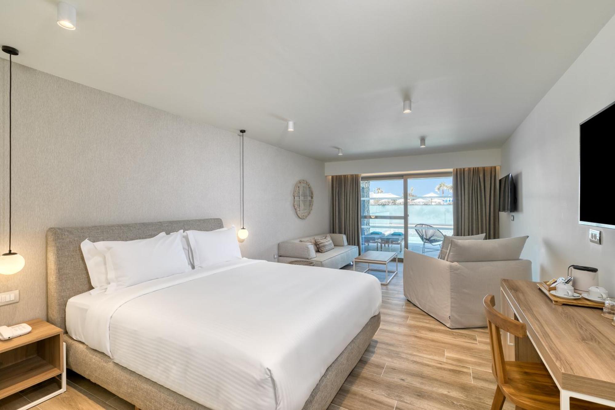 Junior Suite met Eigen Zwembad (2 Volwassenen + 1 Kind)