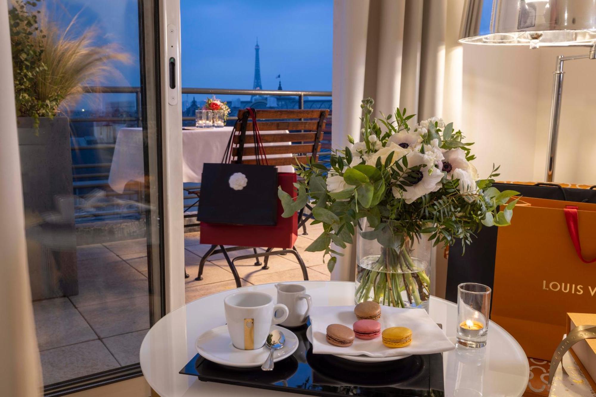 Junior Suite mit Aussicht auf den Eiffelturm