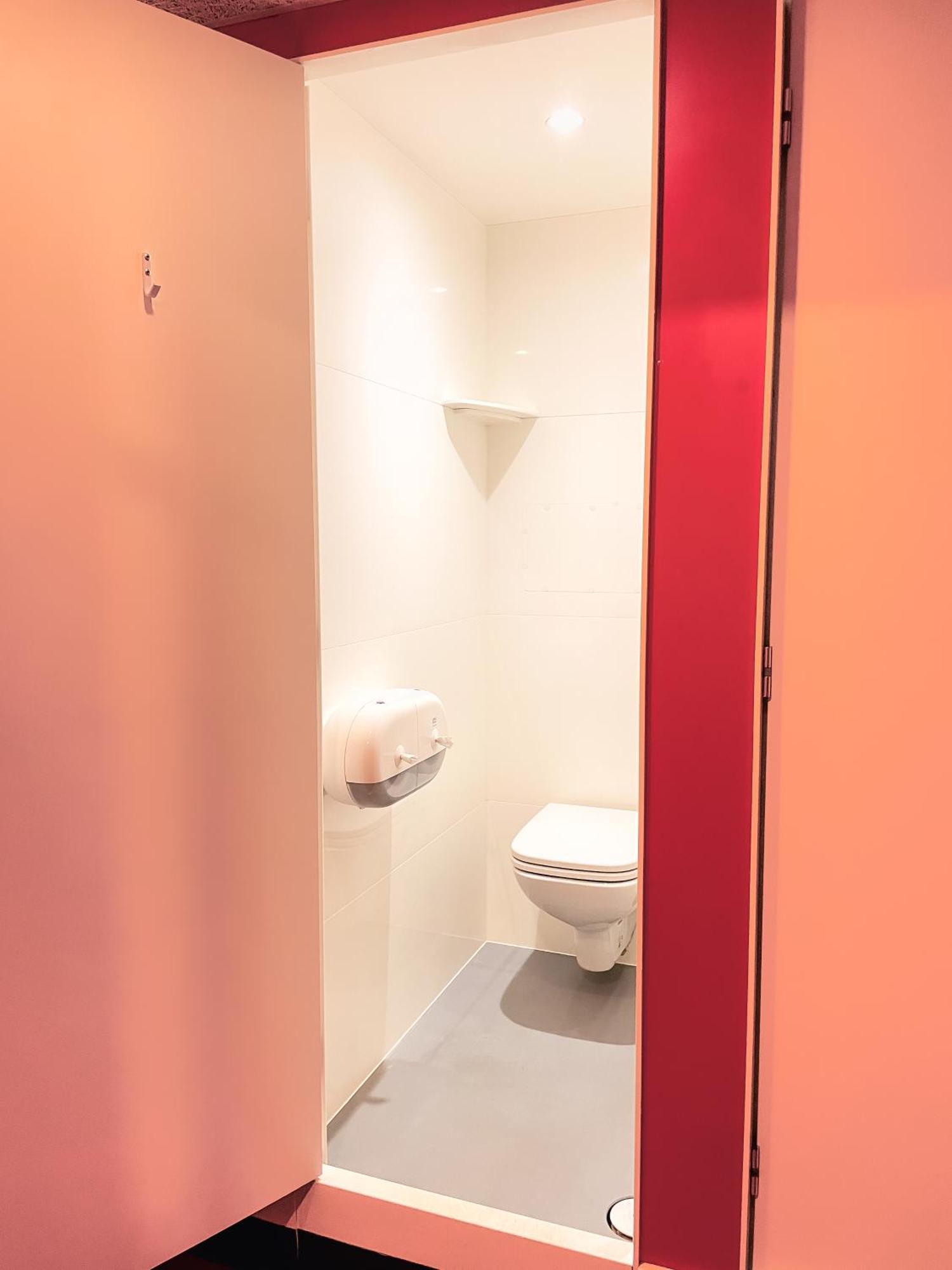 Posto Letto in Dormitorio Misto con 10 Letti