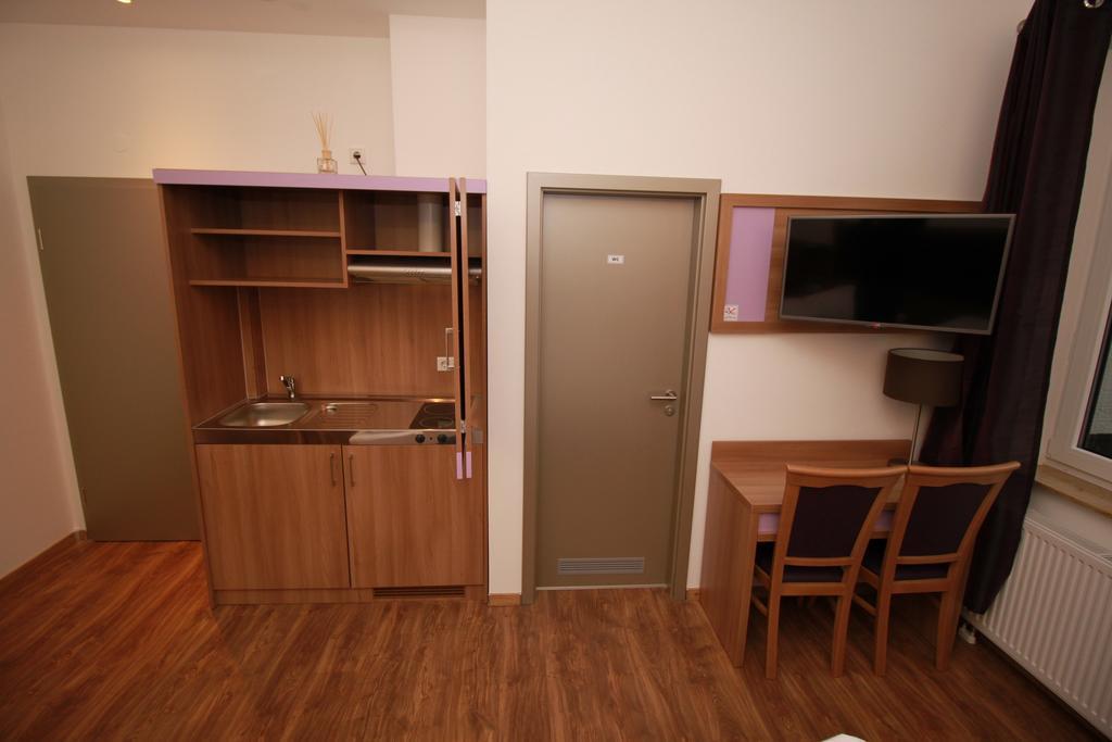 King Room Kitchenette,188313251:JPEG