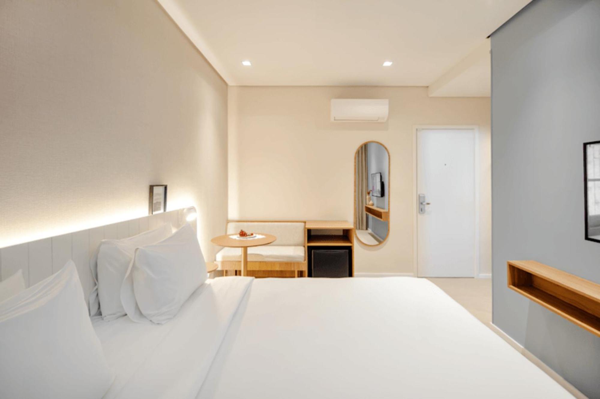 Premium Double - 1 Queen Bed