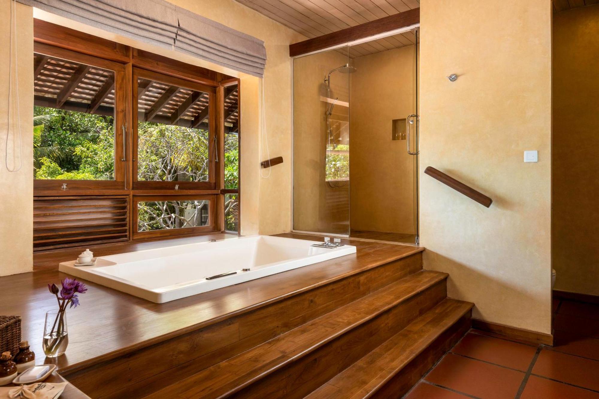 Lagoon Suite (Including 60-minute daily treatment)