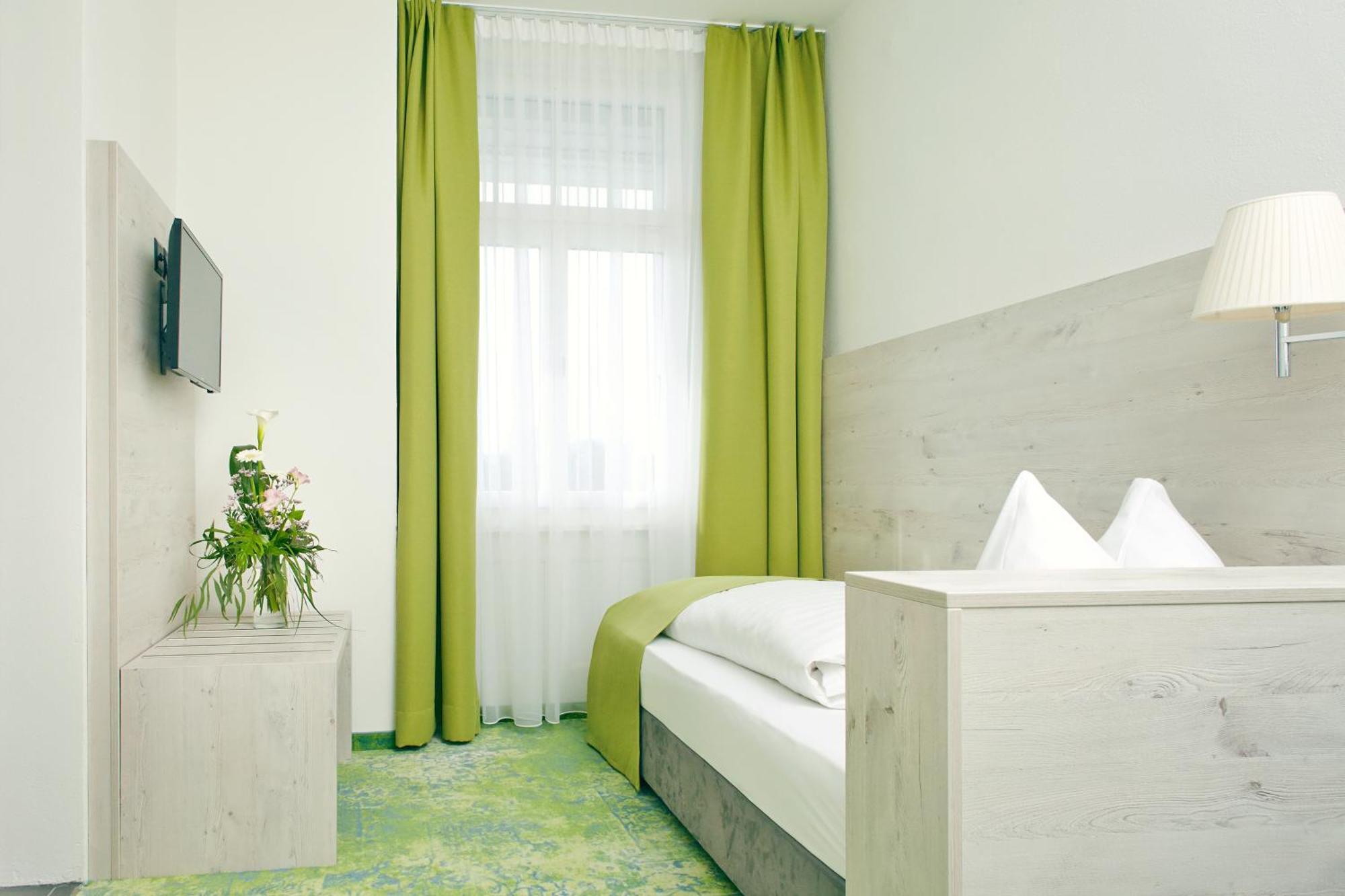 Single Room,1624316669:JPEG