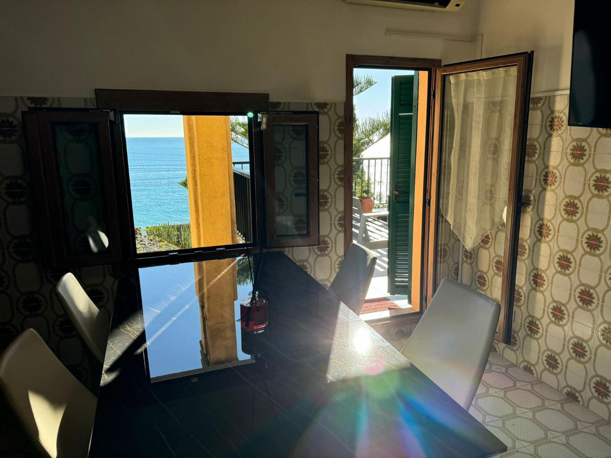 Appartement 2 Chambres avec Terrasse et Vue sur la Mer