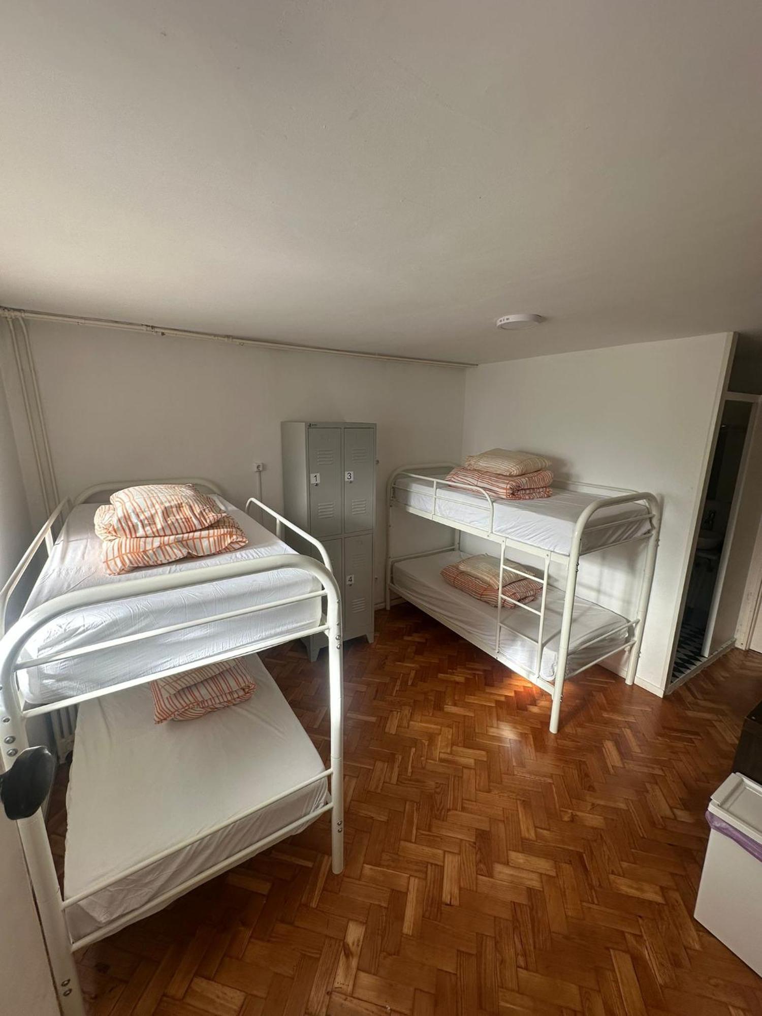 Quarto Quádruplo com Casa de Banho Privativa