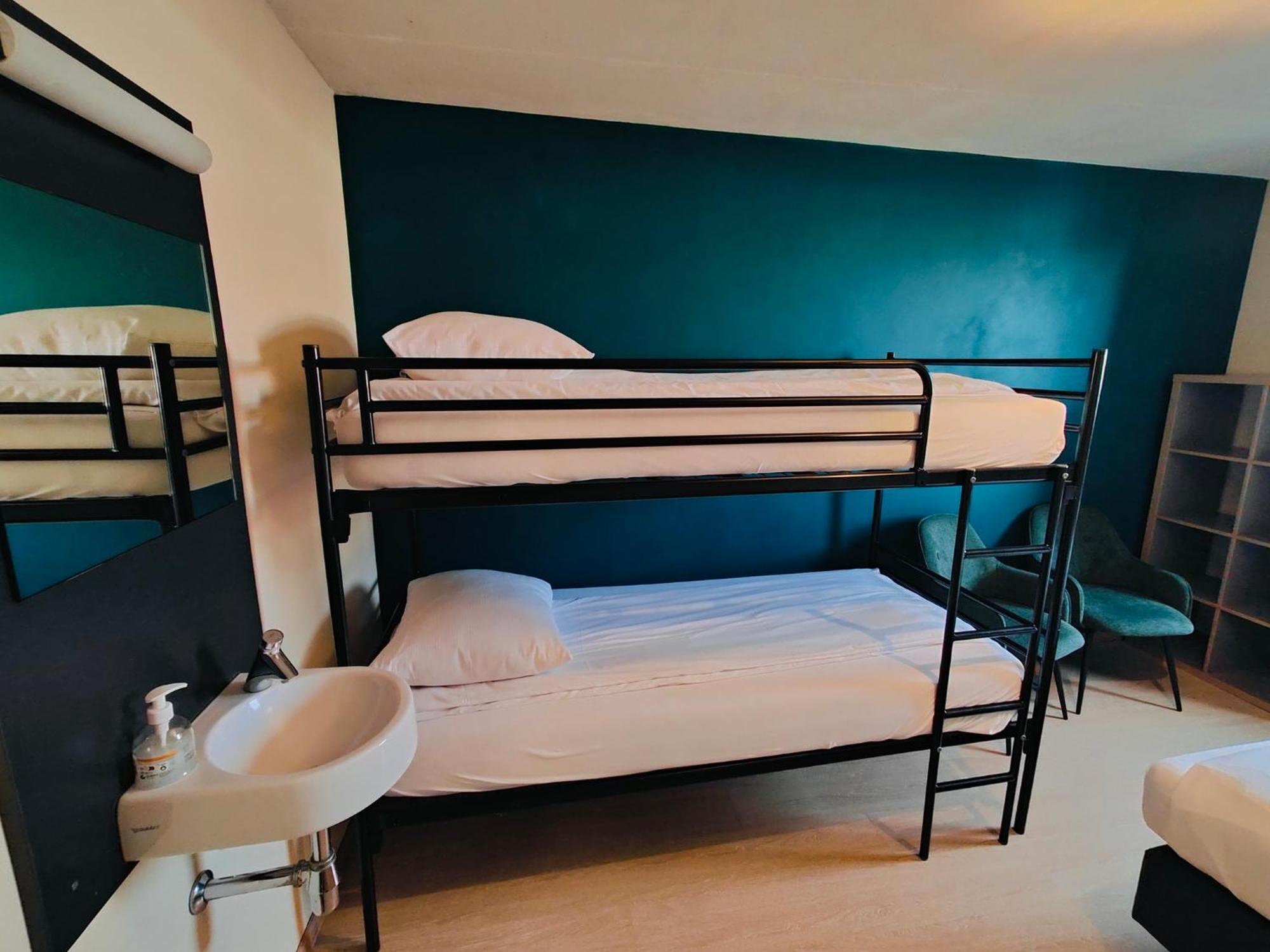 Bed in een Gemengde Slaapzaal met 6 Bedden