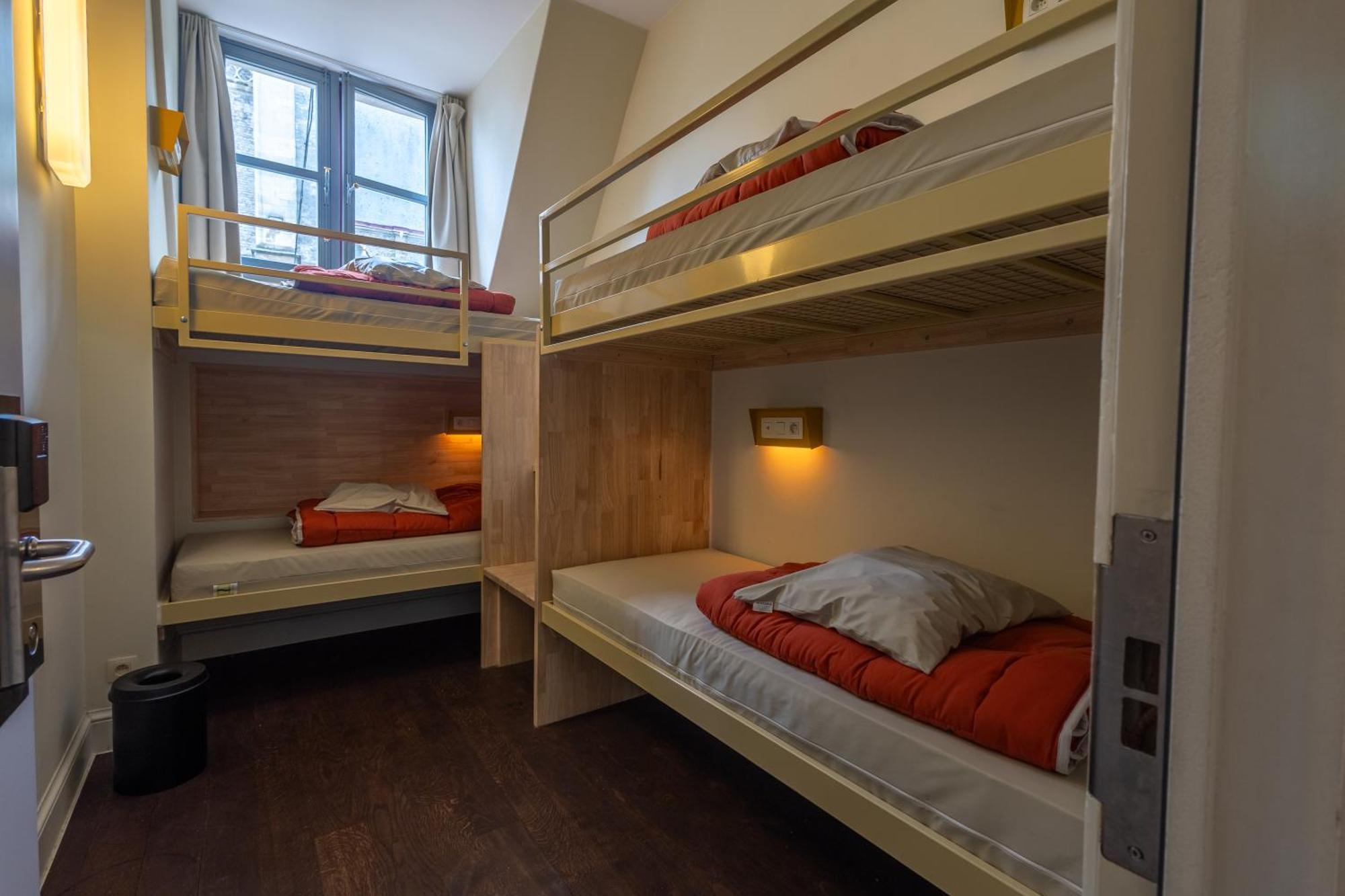 Small 4 bed private room