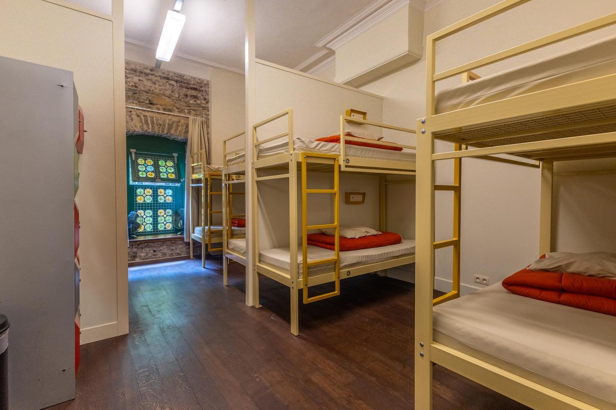Bed 10-Bed Mixed Dormitory Room,1625541204:JPEG