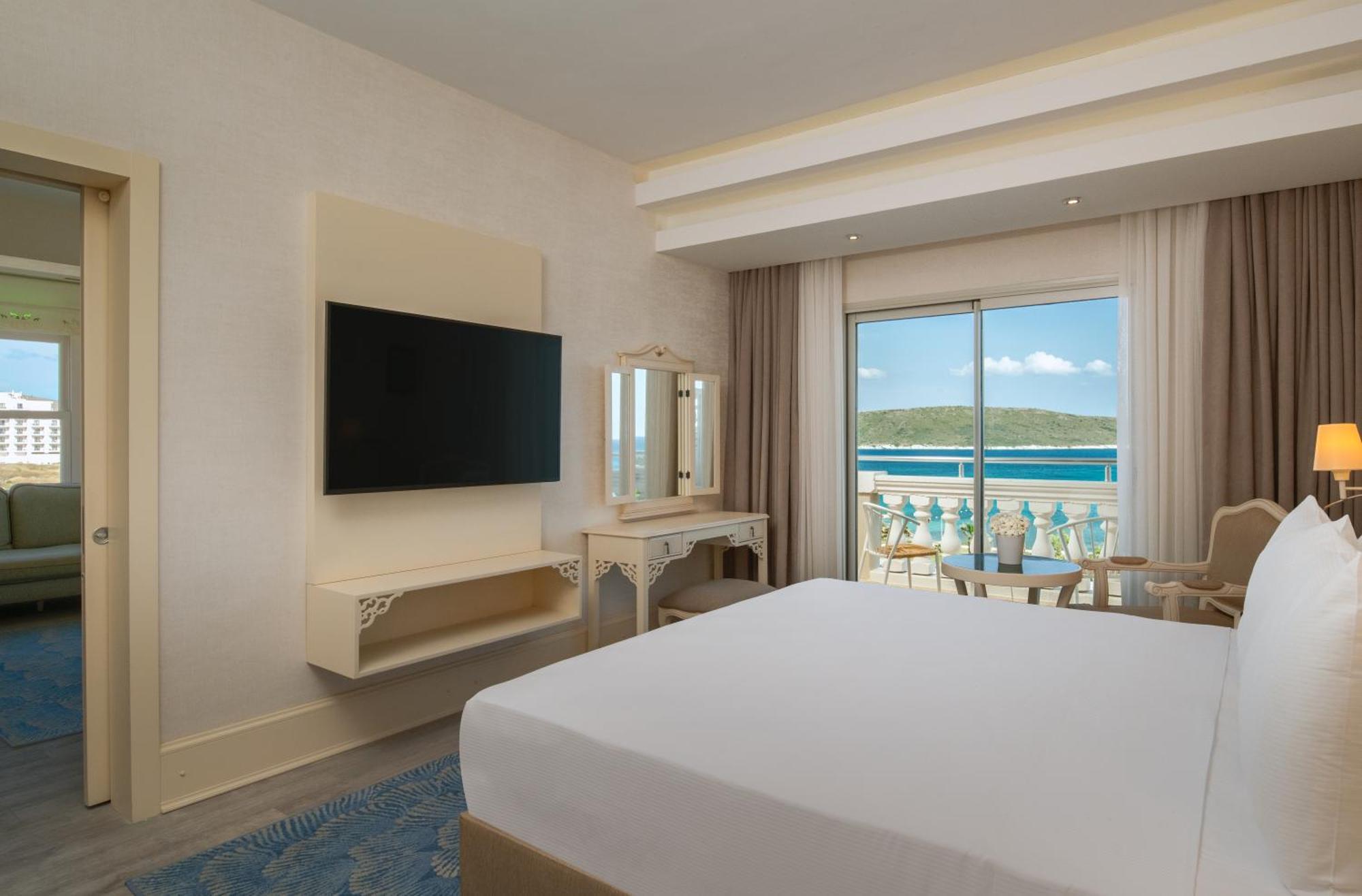Junior Suite mit Kingsize-Bett und Meerblick