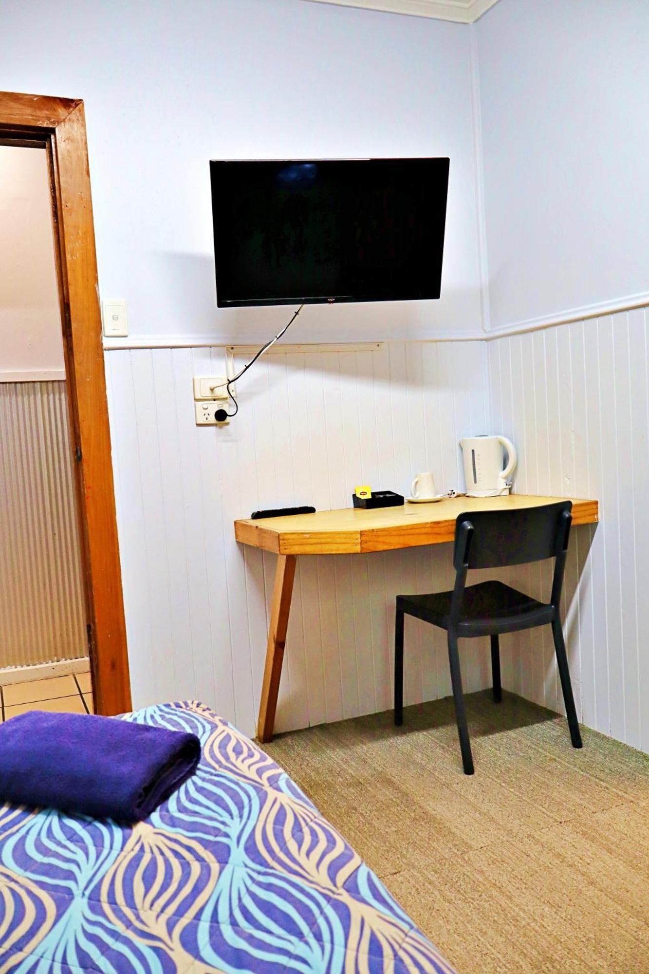 Chambre Simple Basique avec Salle de Bains Commune