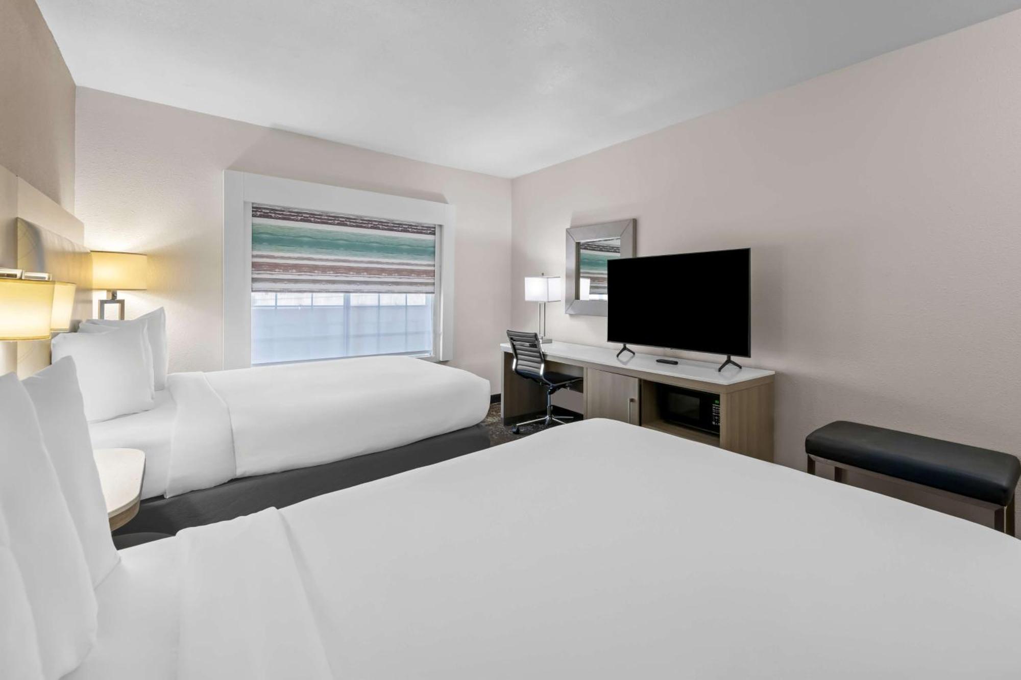 Queen Room with Two Queen Beds and Bath Tub - Disability Access,1626391661:JPEG