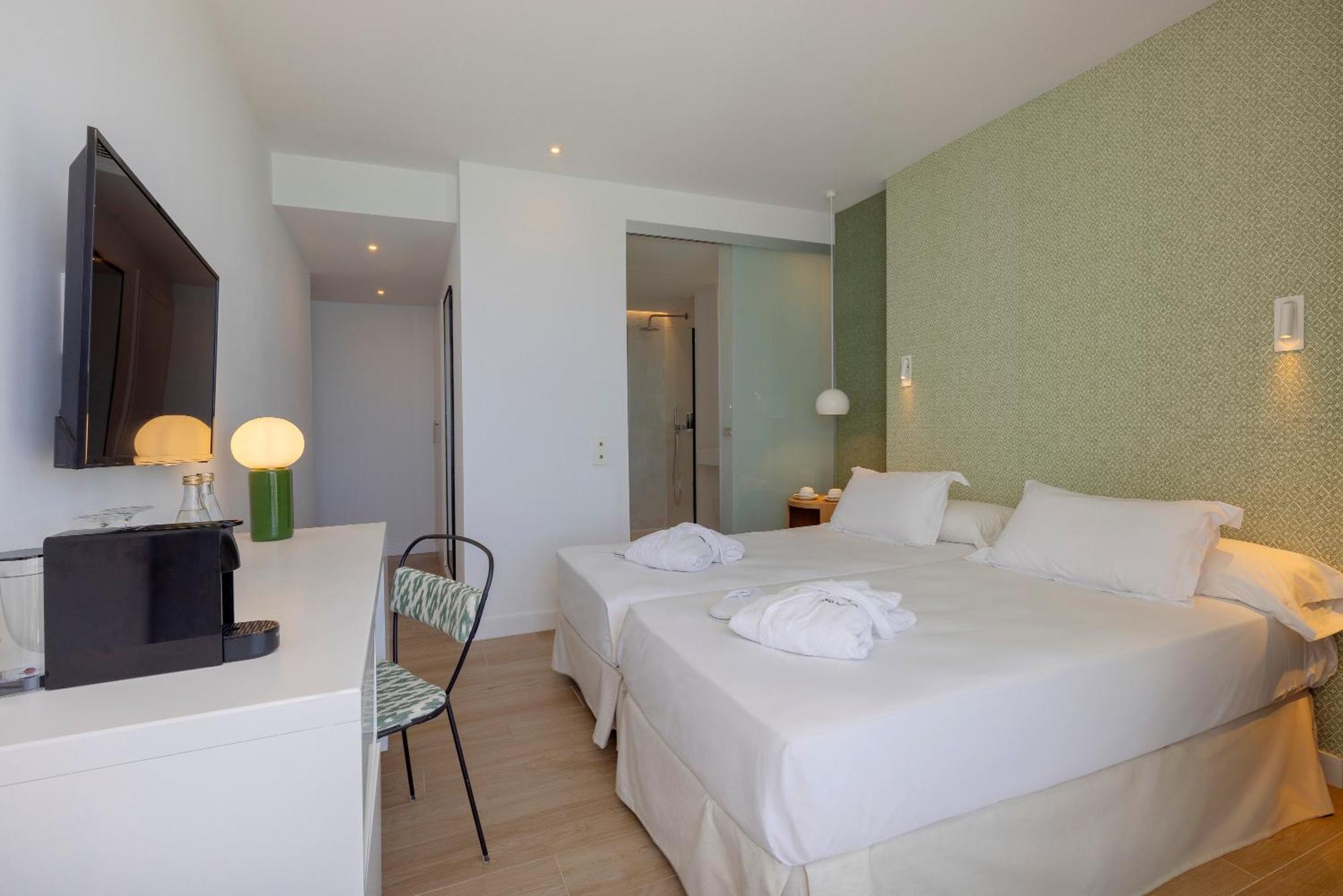 Premium Zweibettzimmer mit Meerblick und Balkon