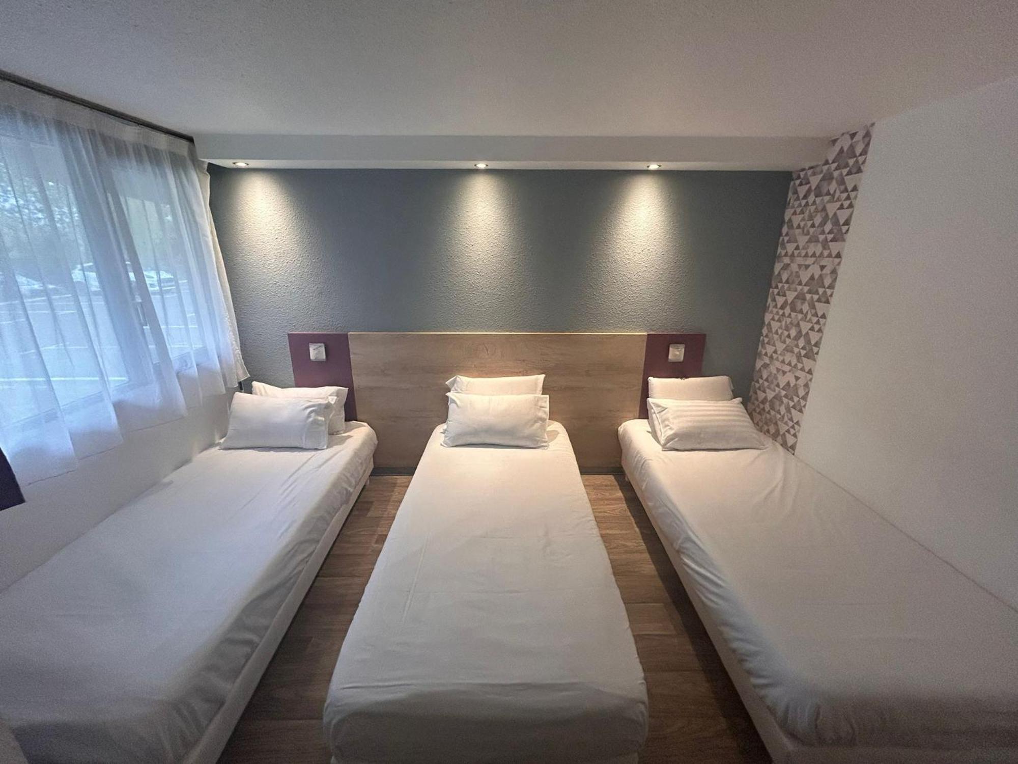 Chambre Triple (3 Lits Simples)