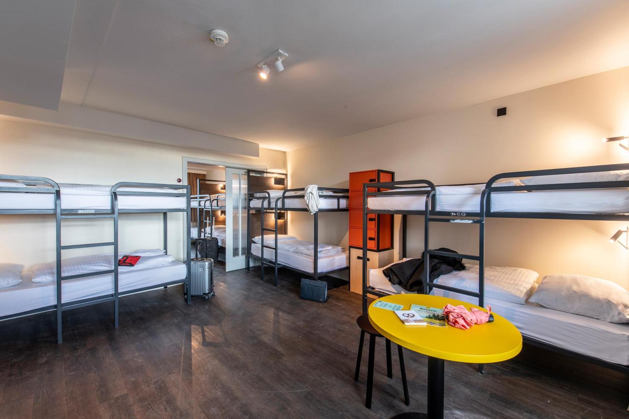 Bett im gemischten Schlafsaal mit 10 Betten