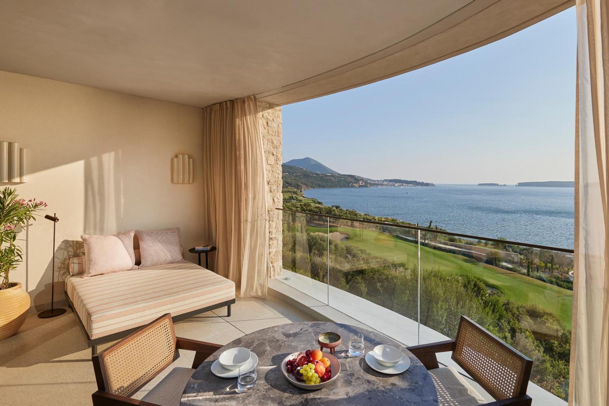 Bay View Junior Suite Accessible King or Twin