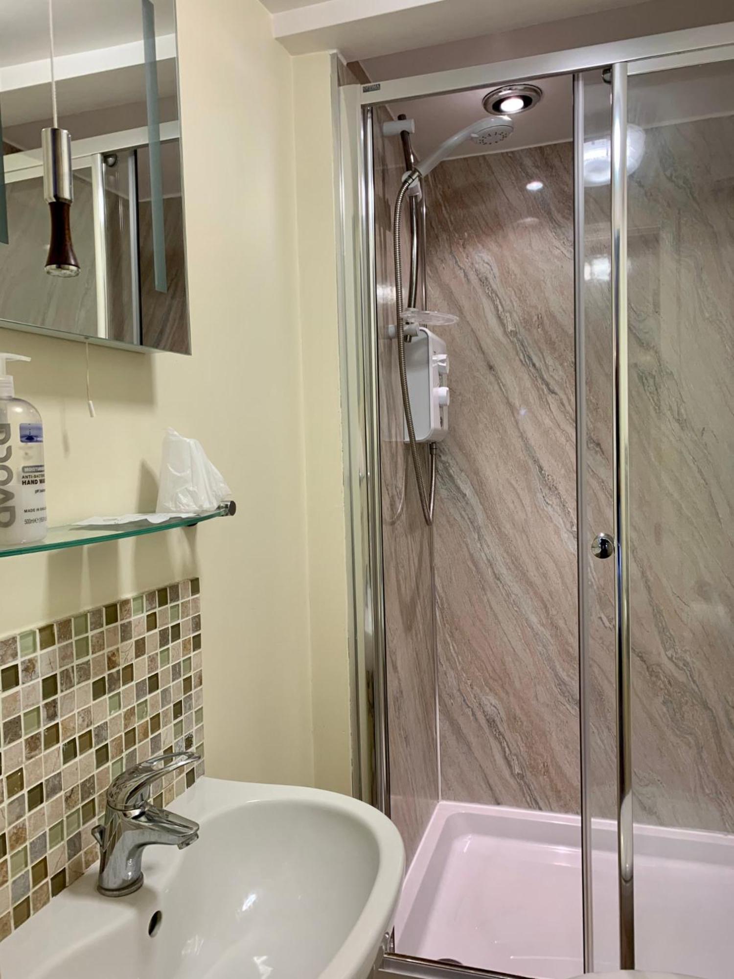 Single Room Bathroom,1628272830:JPEG