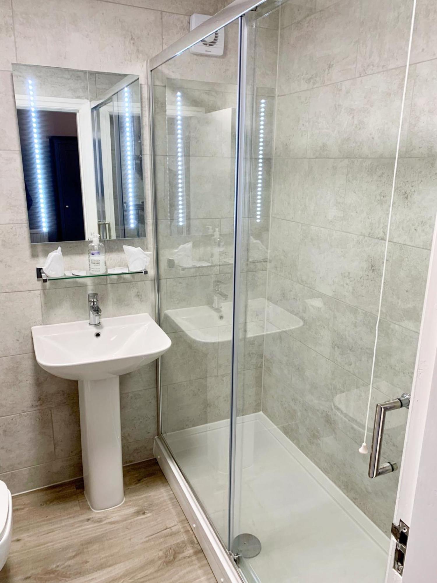 Triple Room,1650661983:JPEG