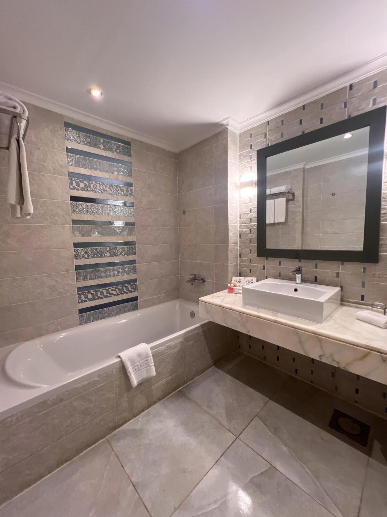 Suite Signature avec Piscine - Vue sur Mer