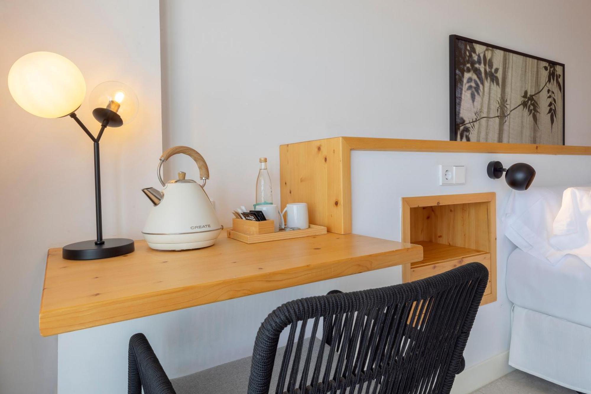 Doppel-/Zweibettzimmer mit Balkon