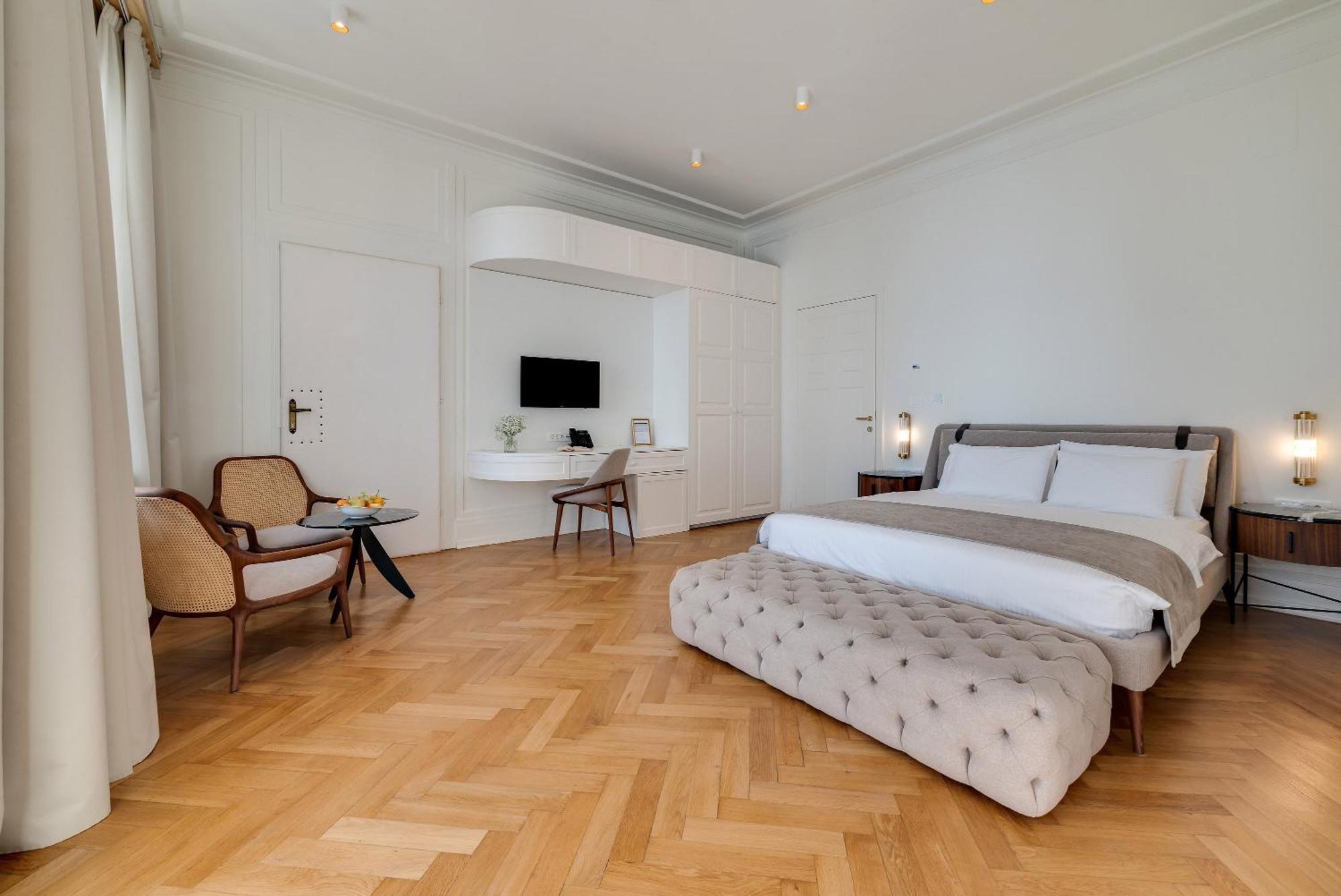 Deluxe tweepersoonskamer met balkon en uitzicht op zee