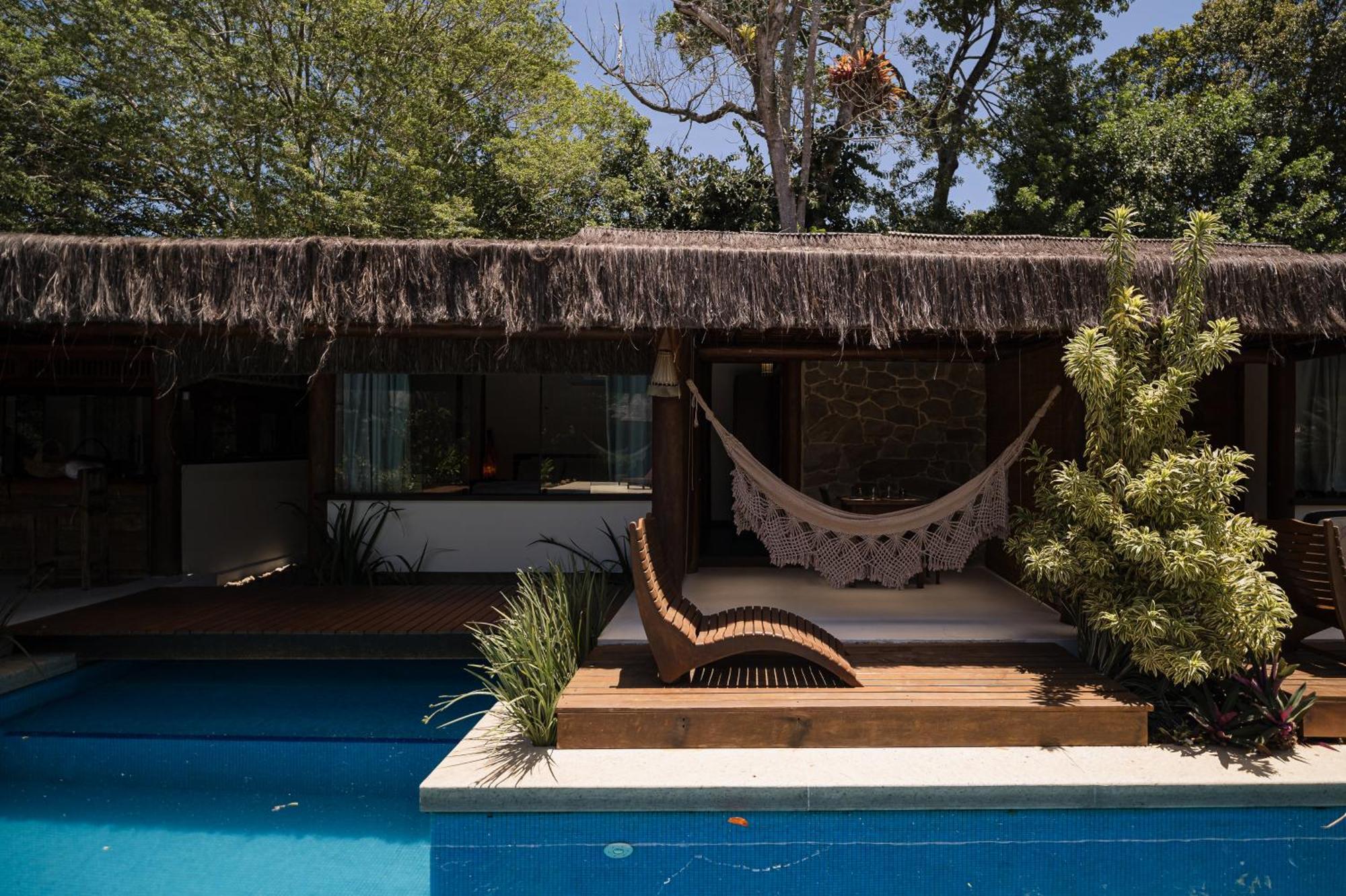 Suíte com Vista para a Piscina