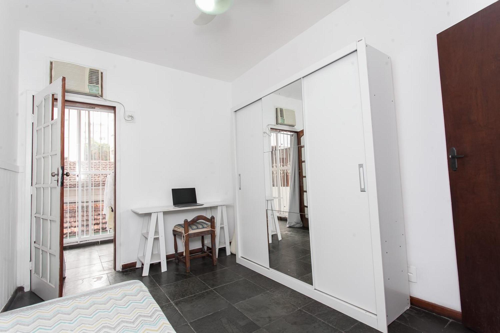 Quarto Individual com Varanda