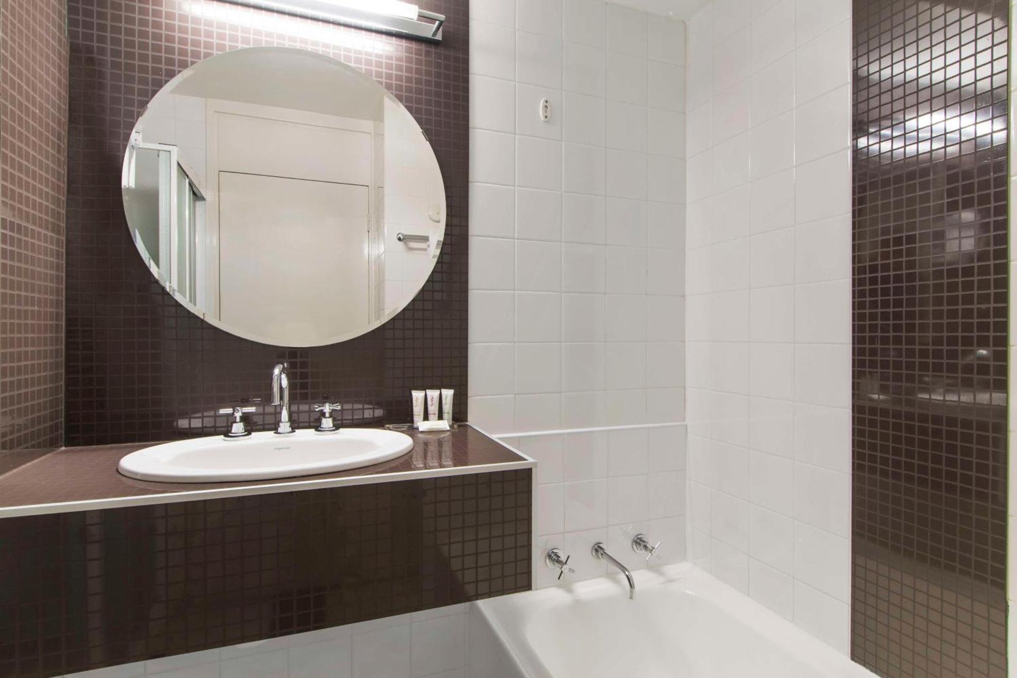 Superior King Room with River View