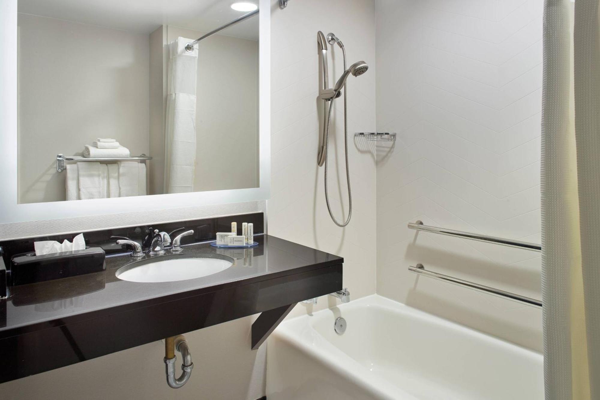 King Room with Bathtub - Mobility Access