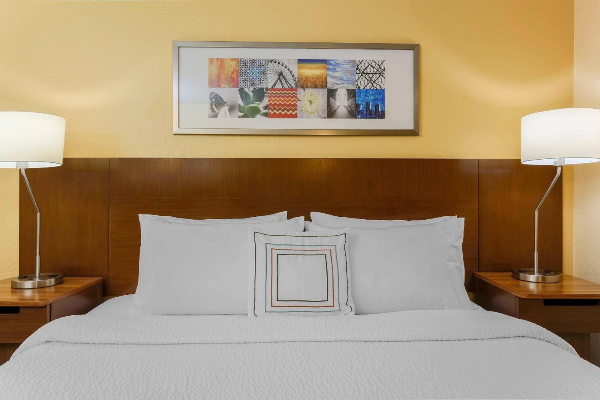 King Room with Roll-In Shower - Mobility Access/Hearing Accessible