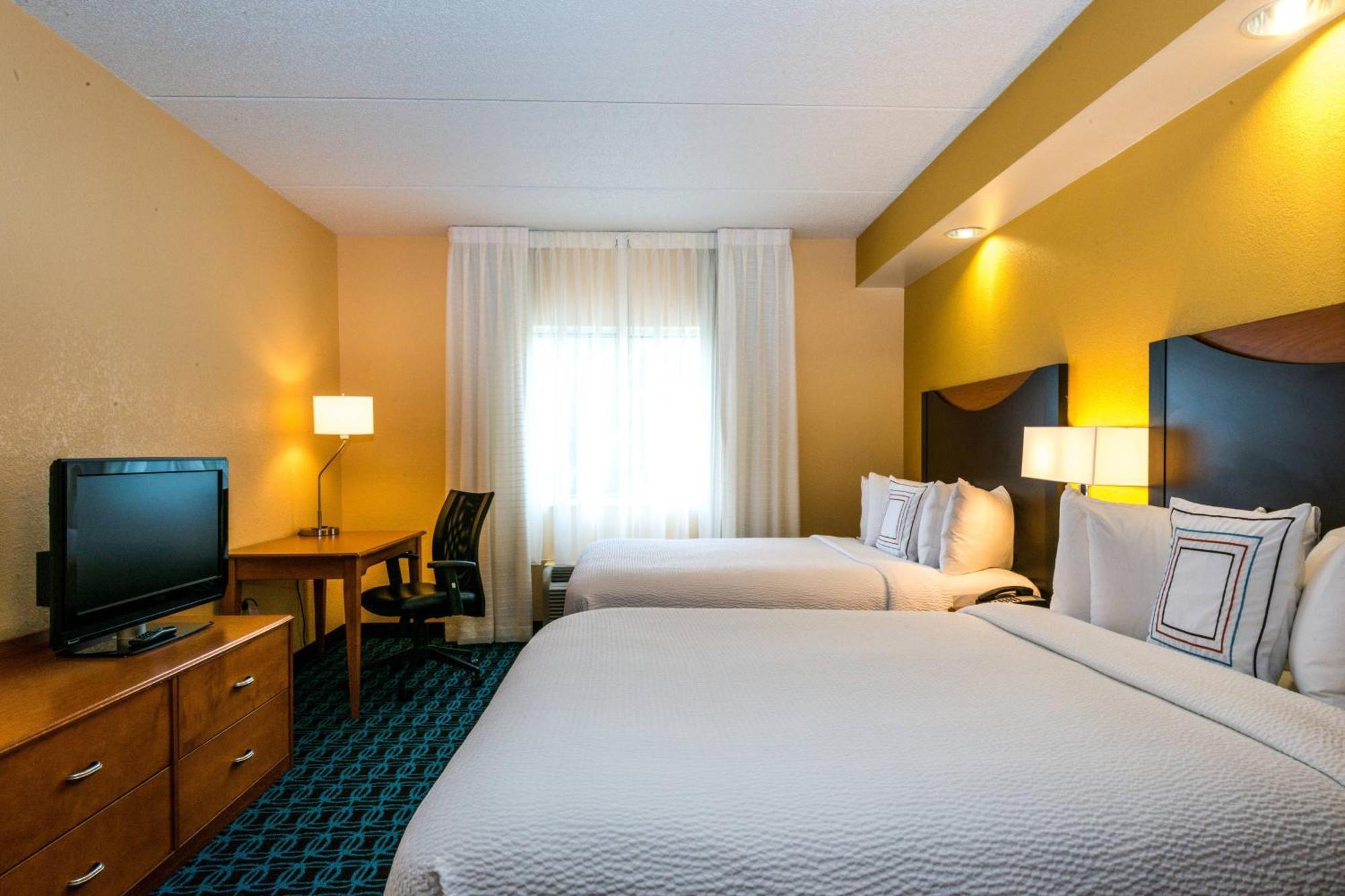 Queen Room Two Queen Beds Roll Shower Mobility Access or Hearing Accessible,1632233721:JPEG