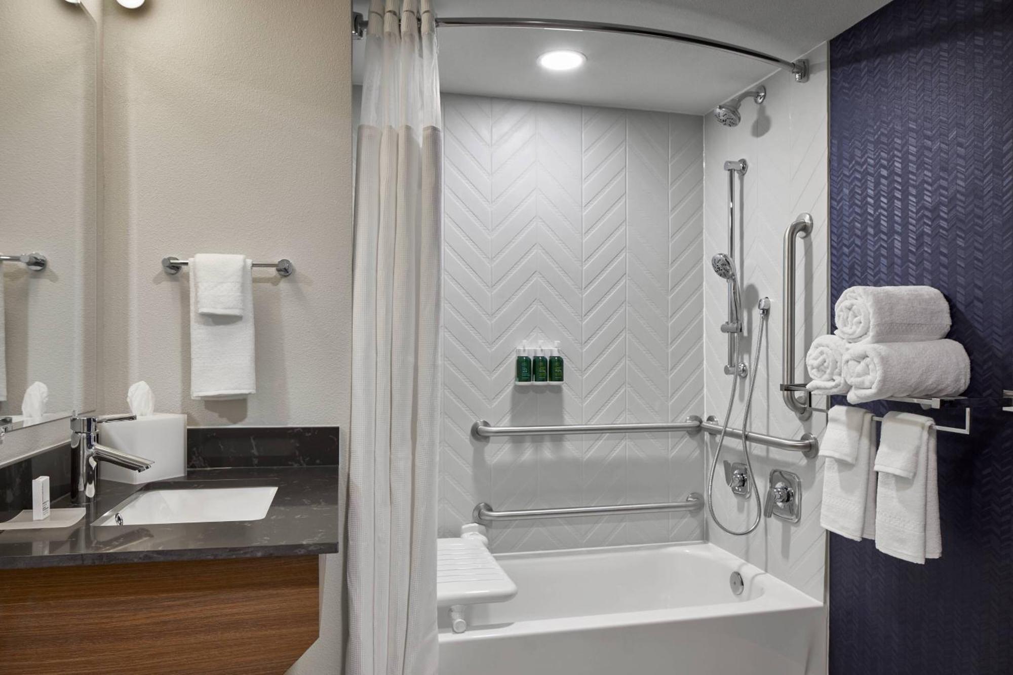 King Room Bathtub Transfer Shower Mobility Access or Hearing Accessible,1632243831:JPEG
