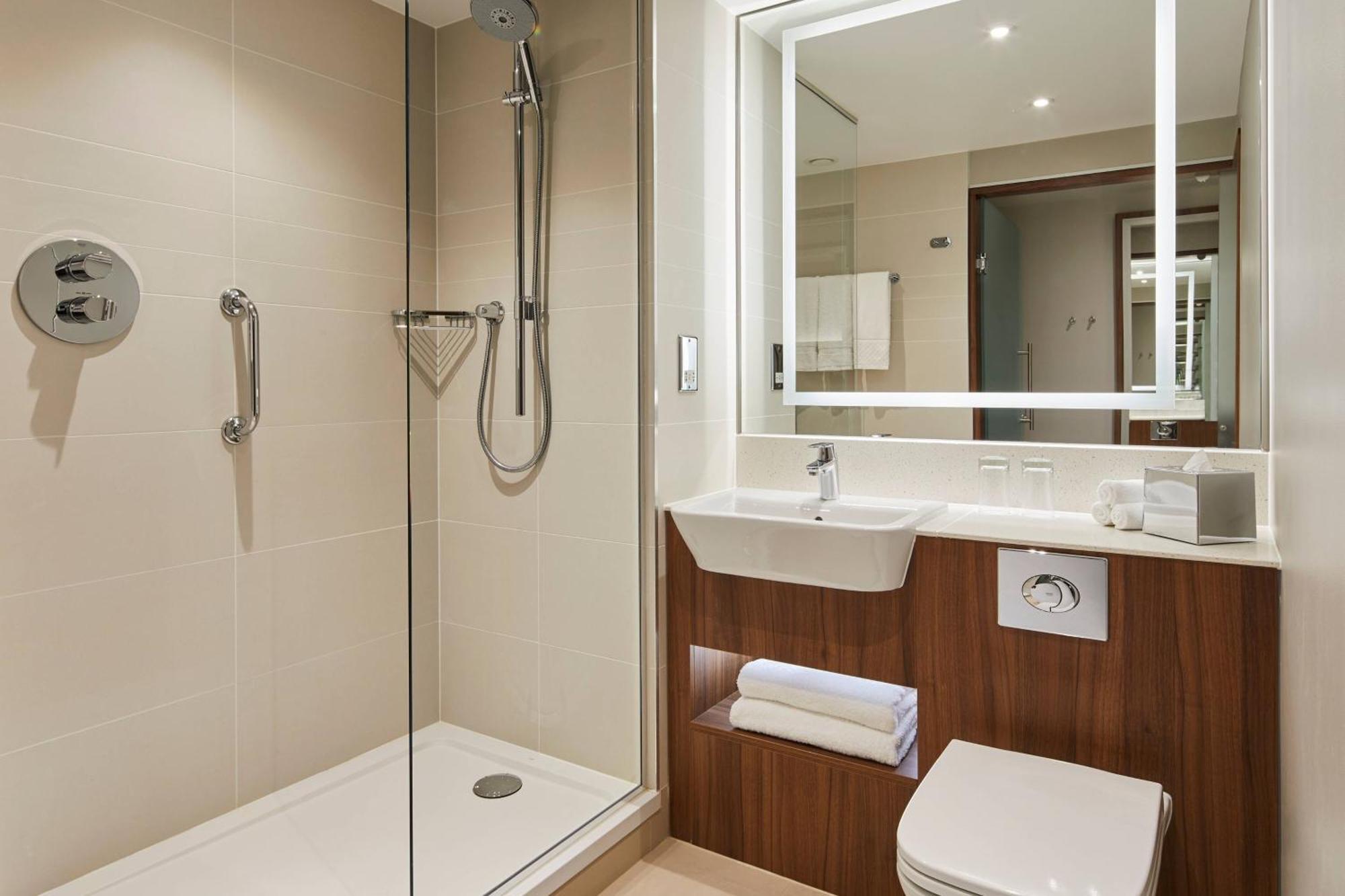 Chambre Lit King-Size - Vue sur Piste