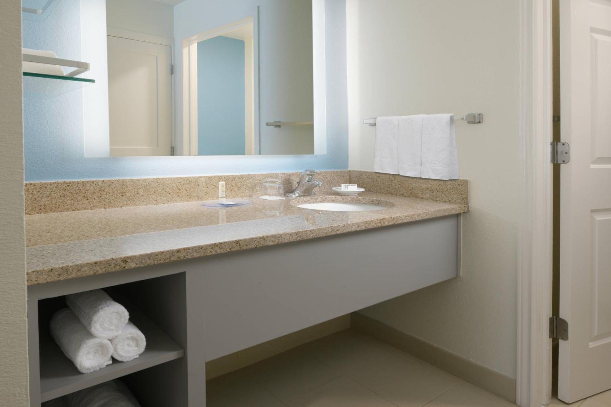 Two-Bedroom Suite,1632996074:JPEG