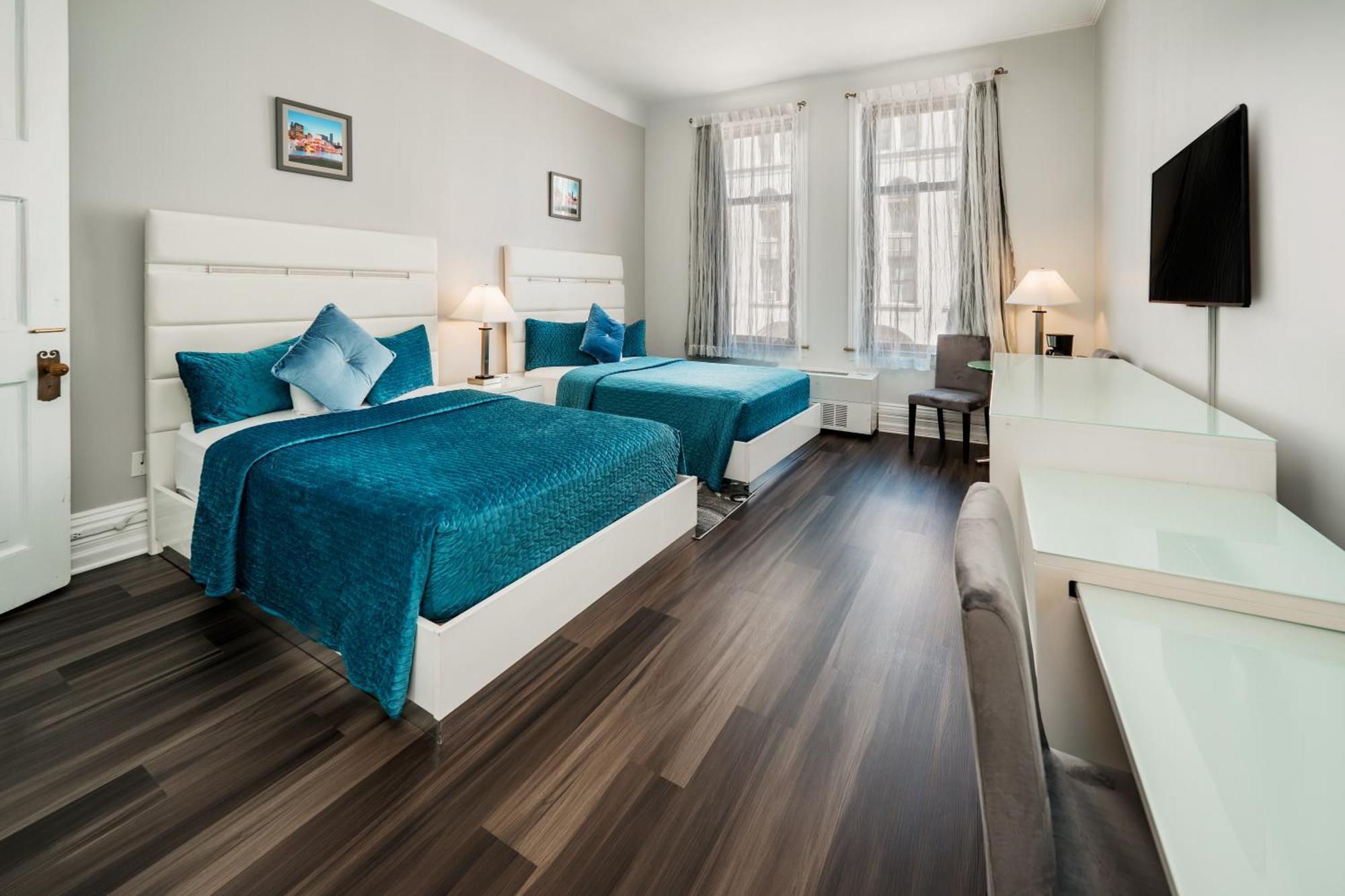 Doppelzimmer mit 2 Doppelbetten