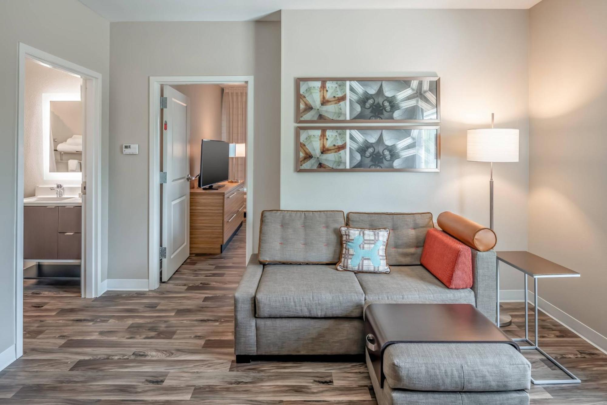 1 Bedroom Suite 1 King Sofa bed,1634460908:JPEG