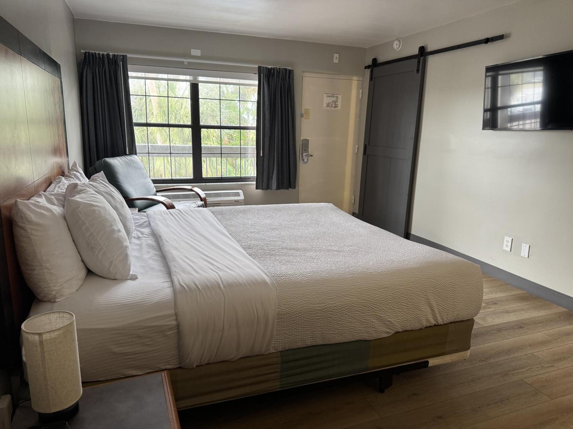 Standard King Room,1635251678:JPEG