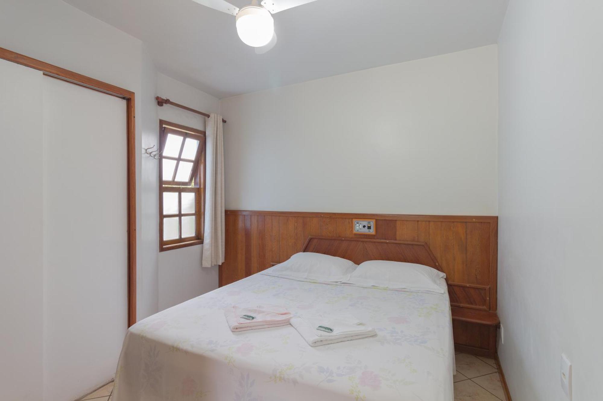 Quarto com Cama de Casal ou 2 de Solteiro
