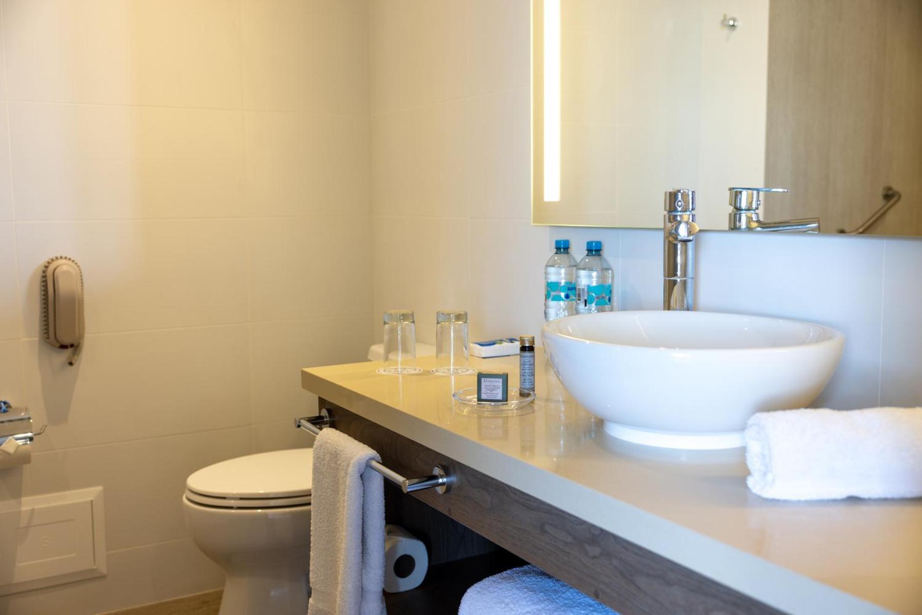 Deluxe King Room with Pool Access,1641024715:JPEG