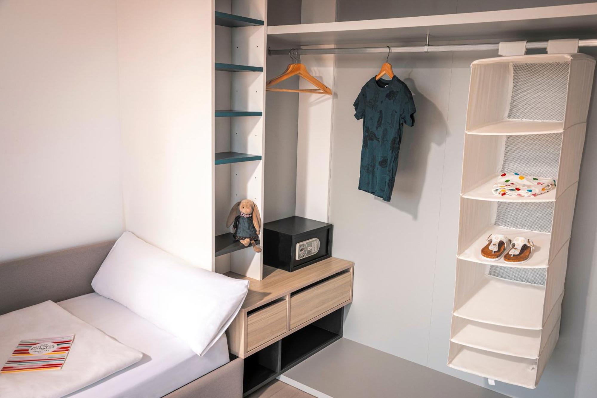 Apartment mit Poolblick (3 Erwachsene)