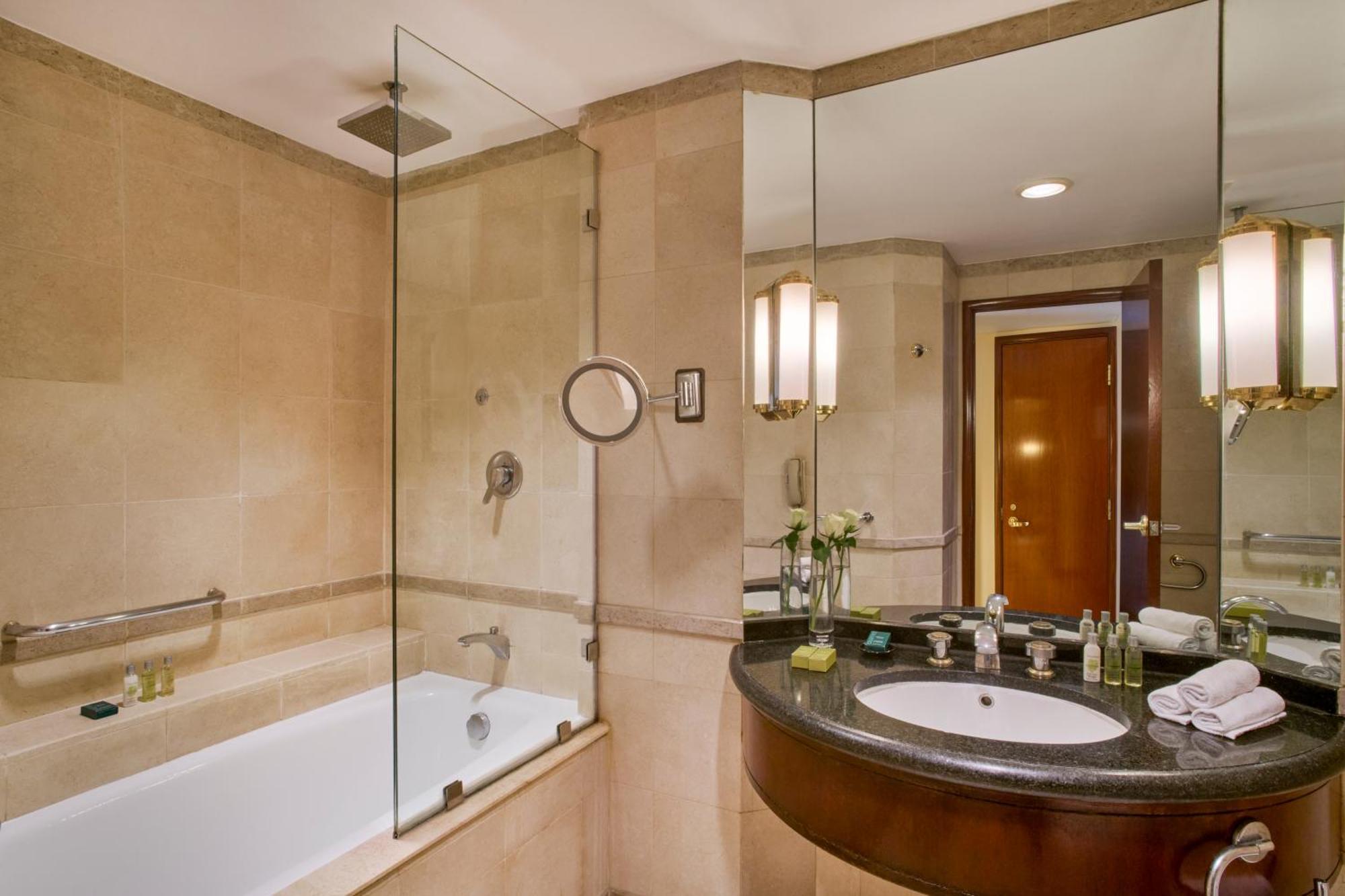 Twin Guest Room - Nile View - High Floor