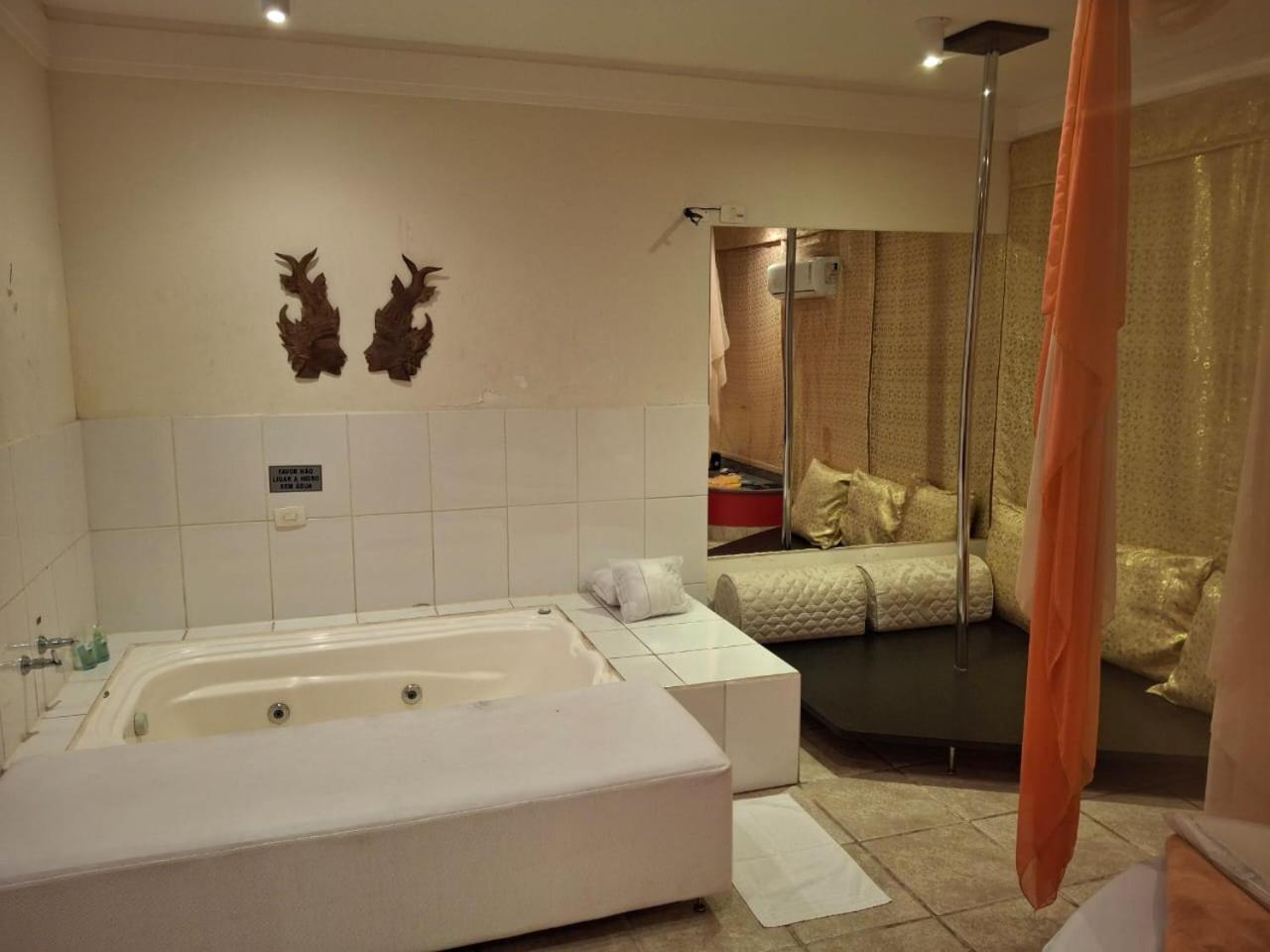 Suíte Deluxe com Banheira de Hidromassagem