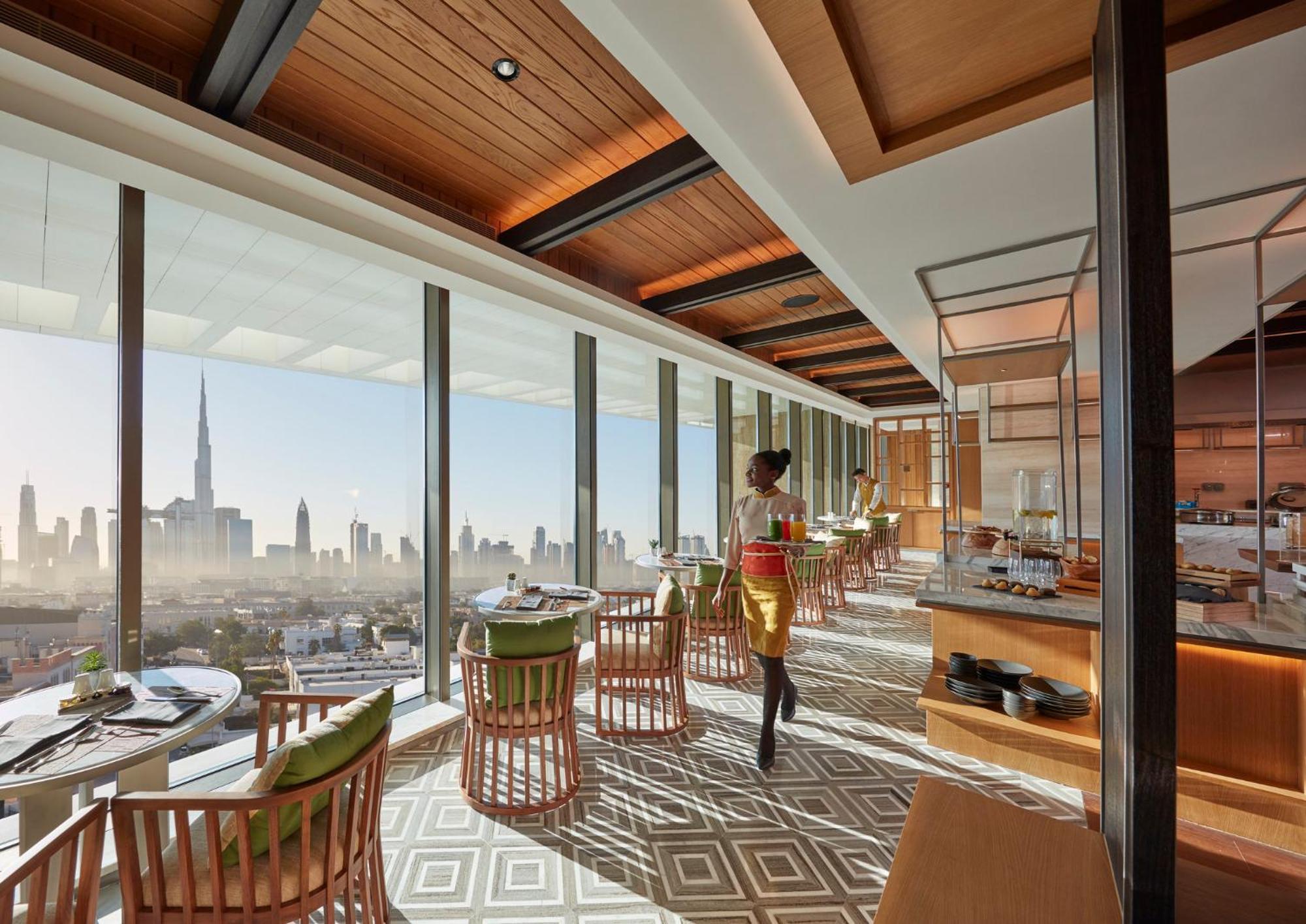 Club Deluxe Doppelzimmer mit Blick auf die Skyline und Zugang zur Club Lounge – inklusive täglichem Frühstück und Nachmittagstee, Getränken und Häppchen am Abend