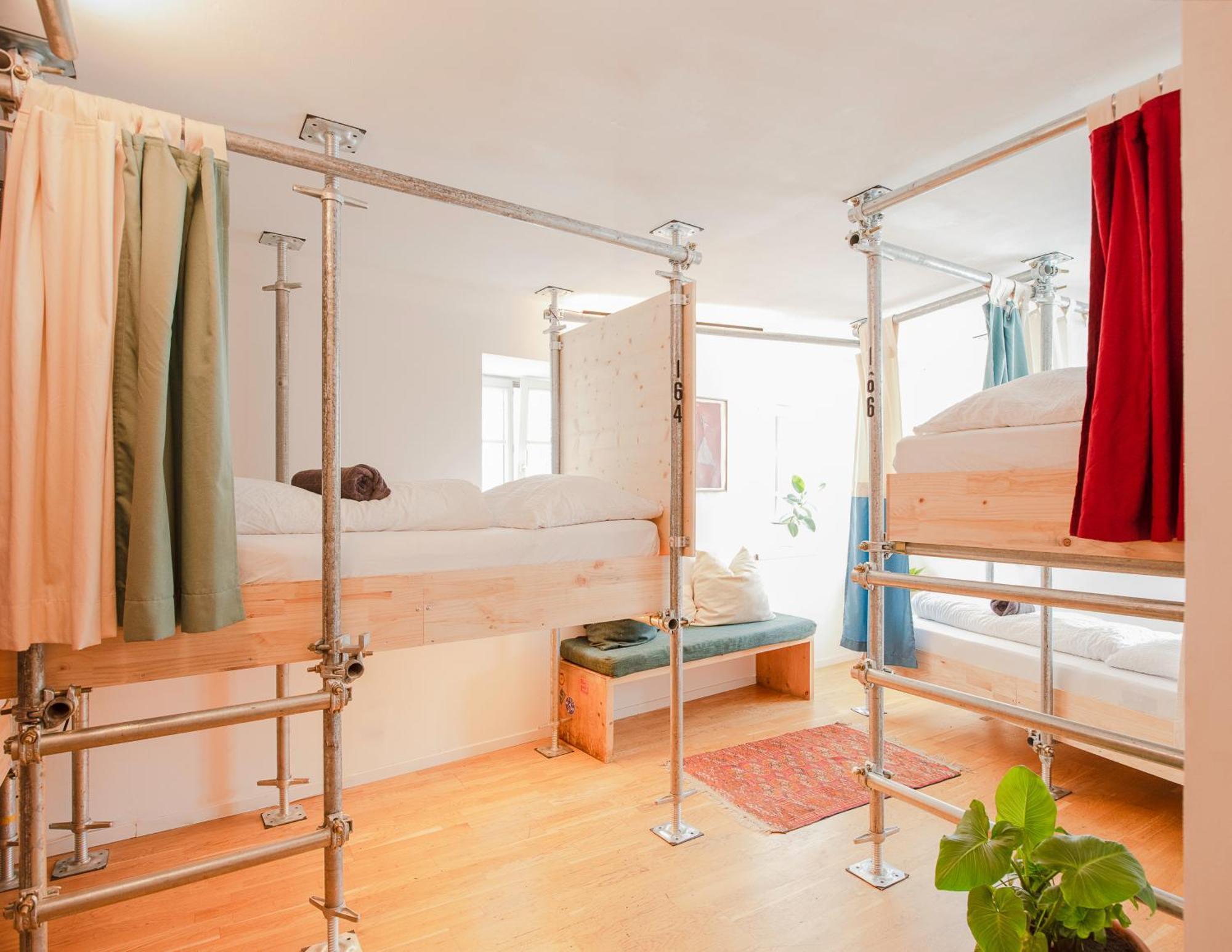 Einzelbett im Frauenschlafsaal mit 6 Betten
