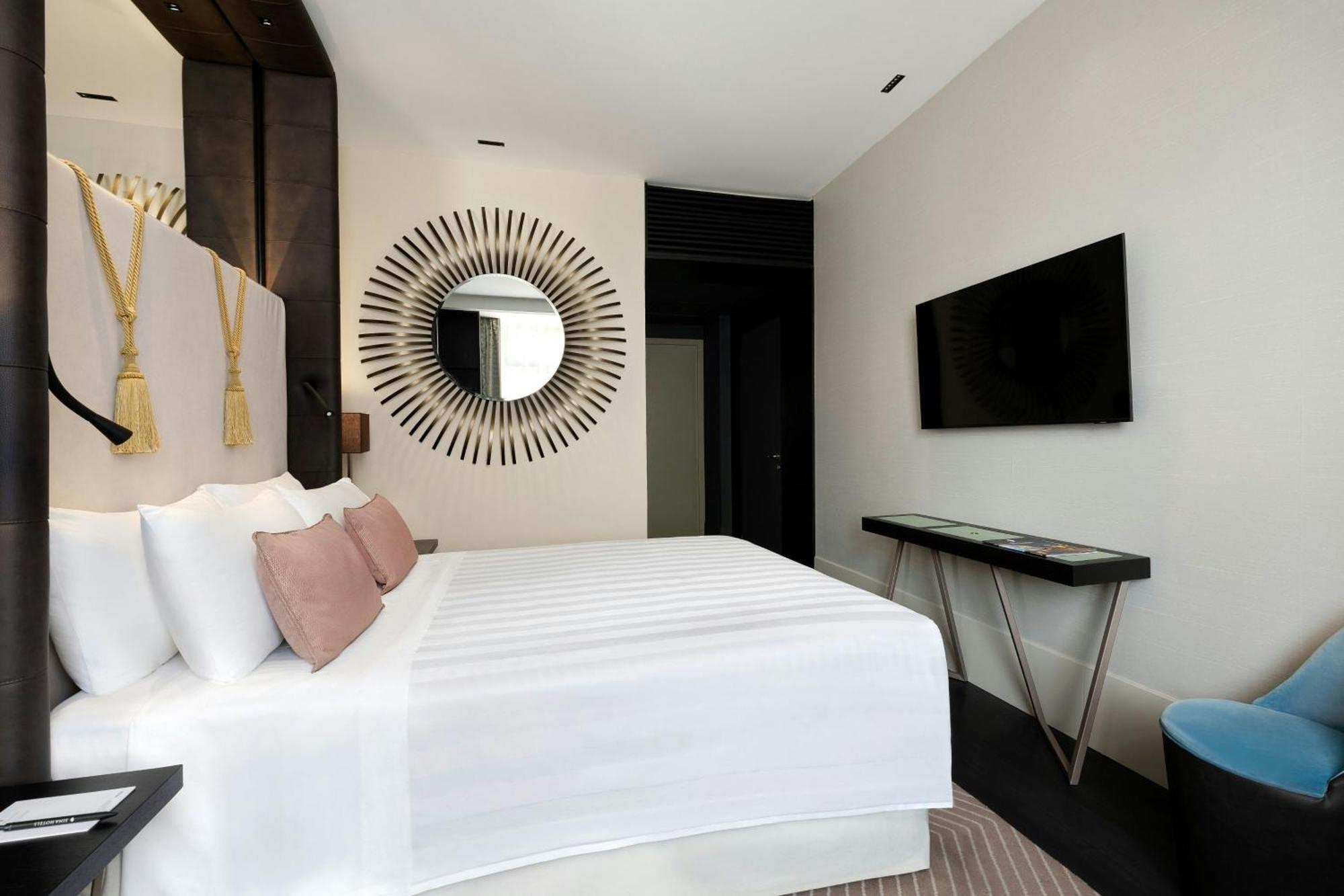 Habitación Superior con cama extragrande y vistas a la ciudad