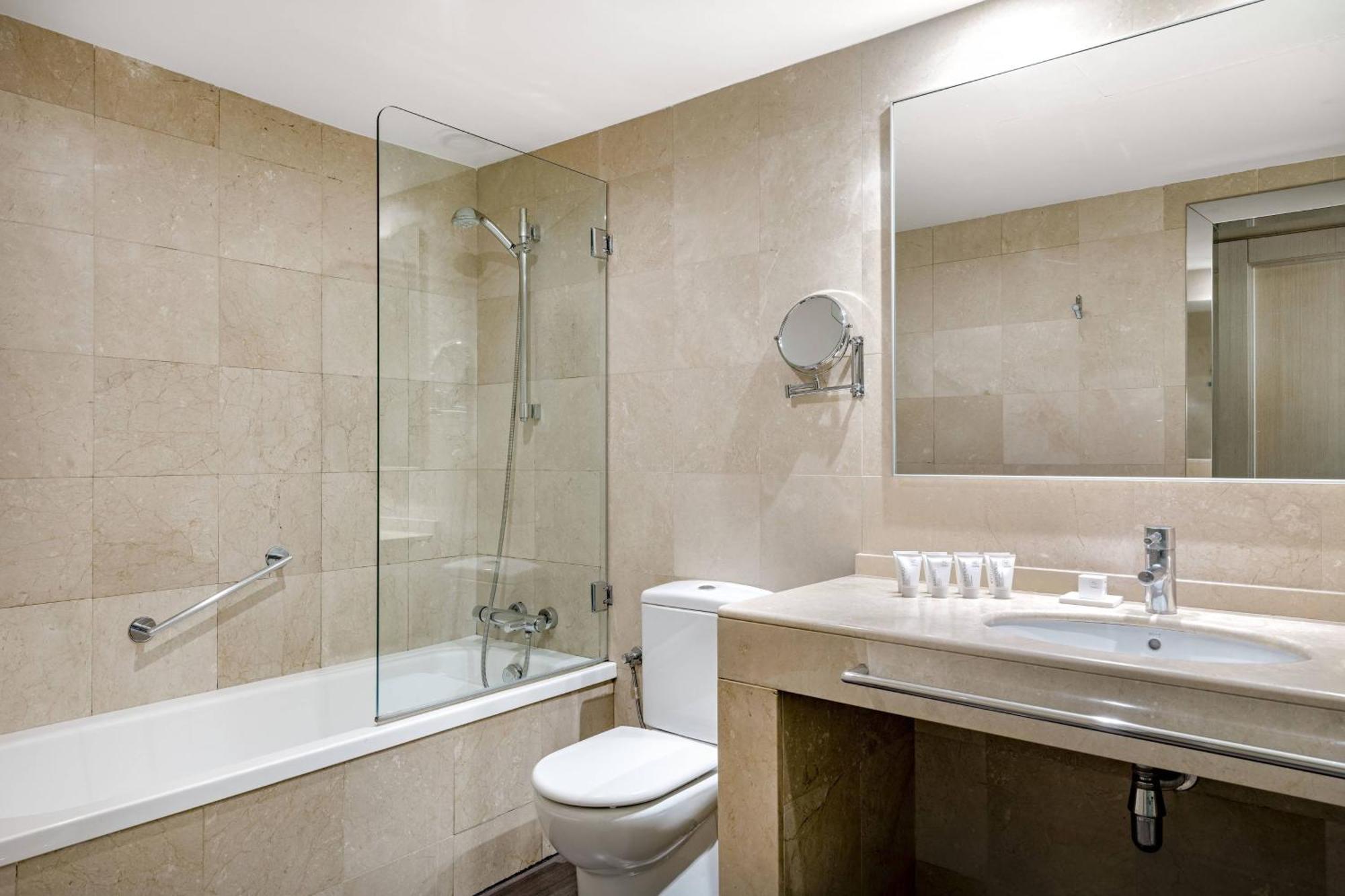Suite 2 Chambres avec 1 Lit King-Size et 2 Lits Jumeaux